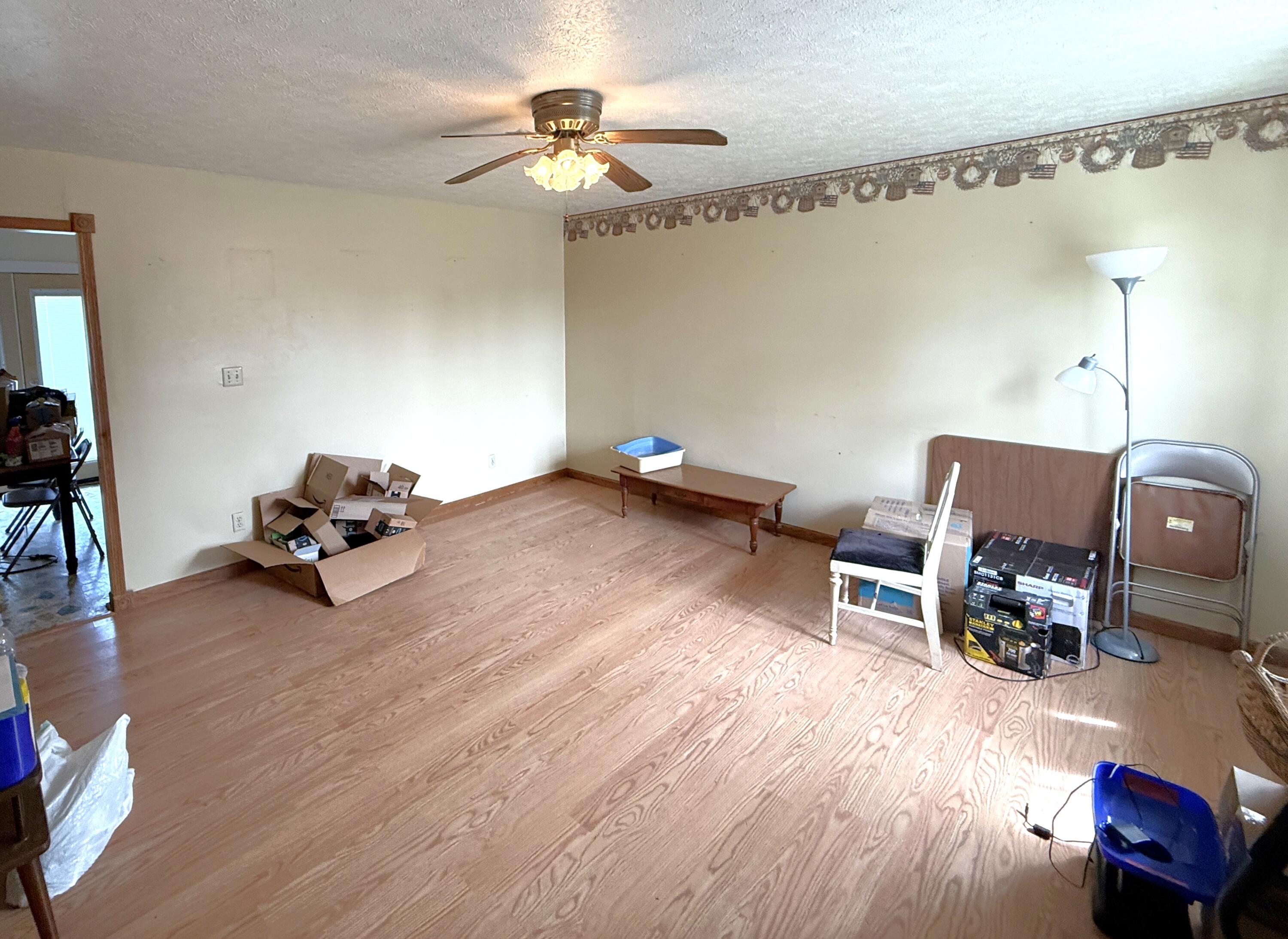923 Vallance Street Property Photo 3