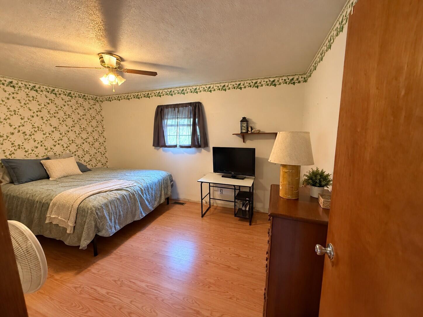923 Vallance Street Property Photo 6