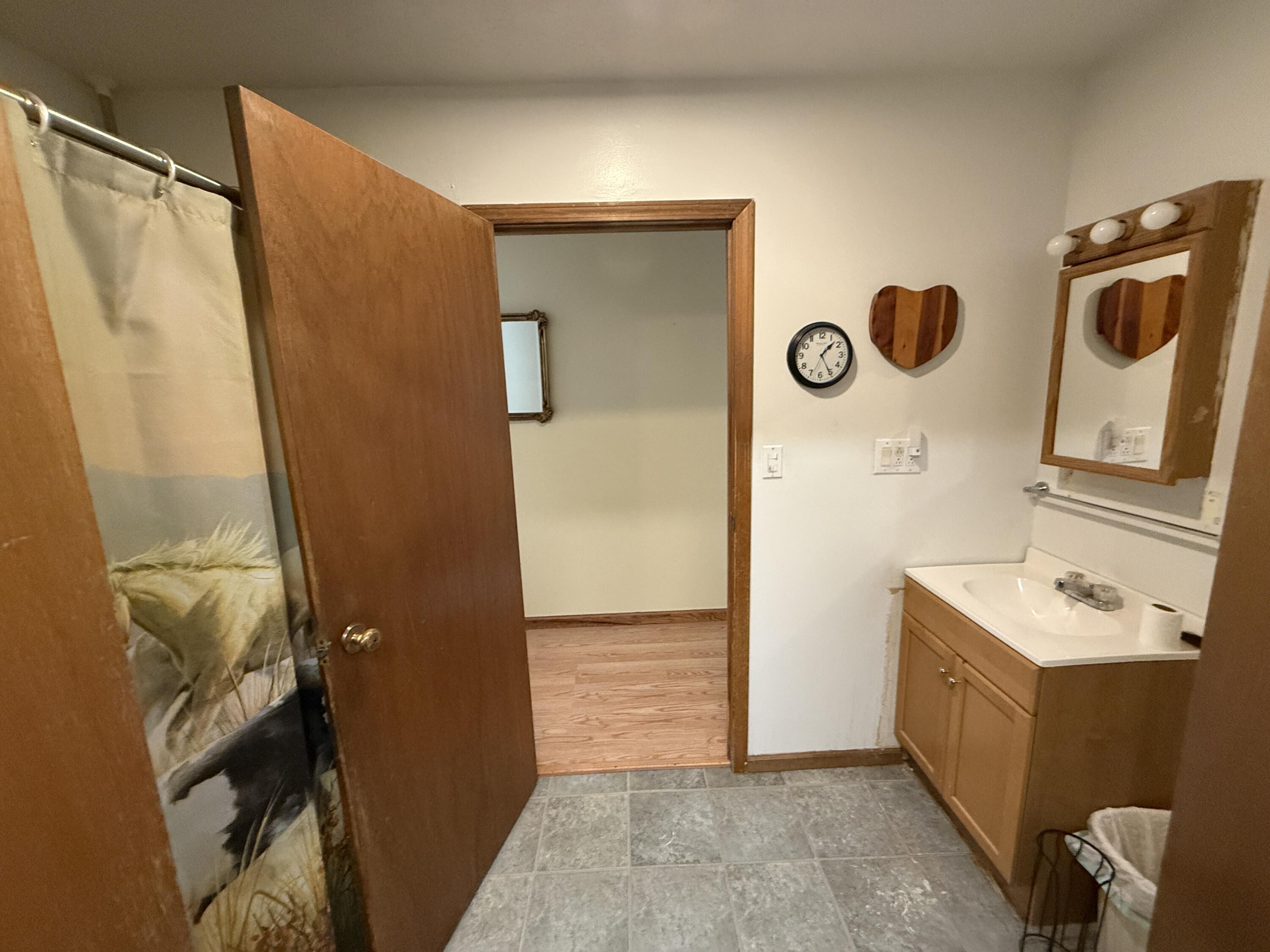 923 Vallance Street Property Photo 7