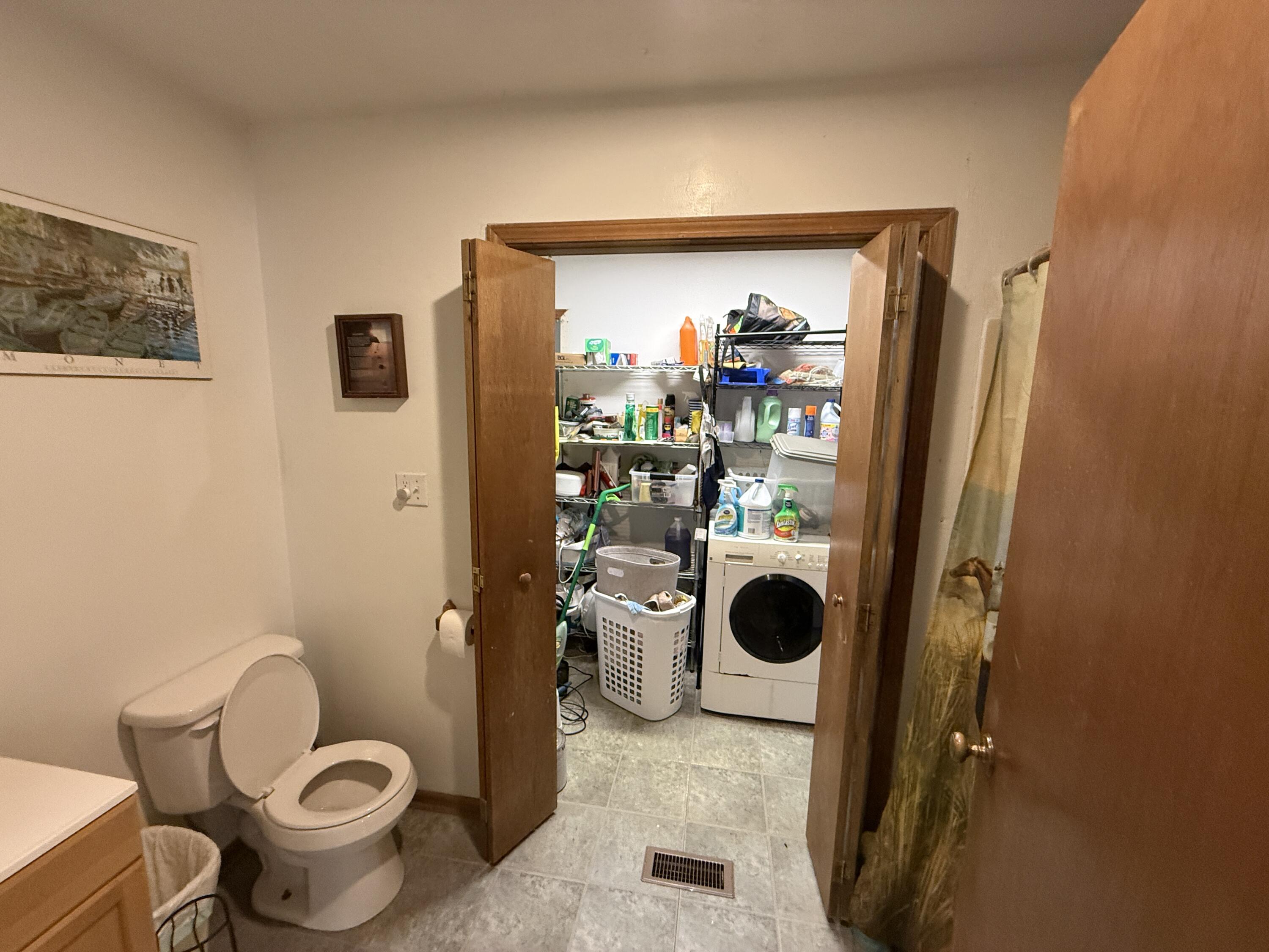 923 Vallance Street Property Photo 8