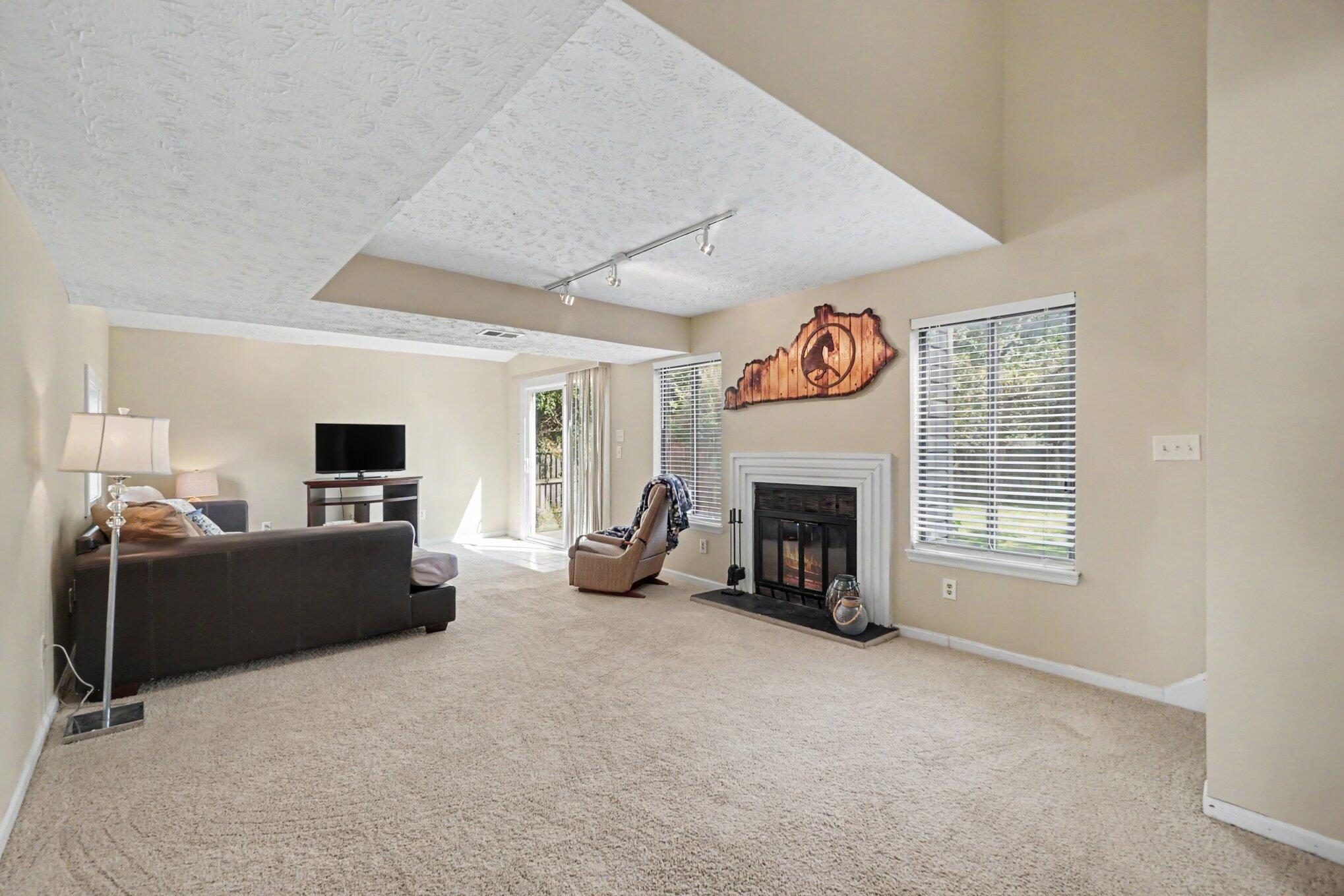1697 Prairie Circle Property Photo 4