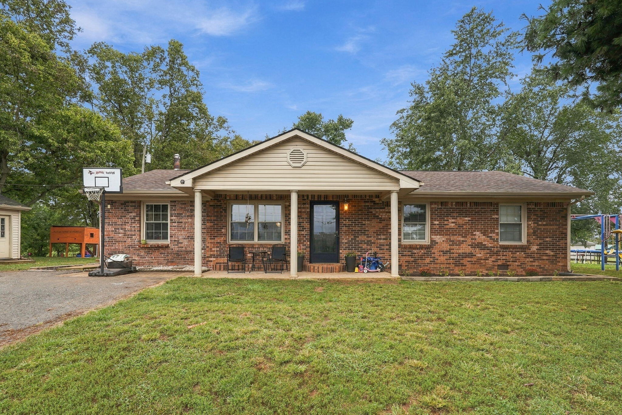 4245 Carpenter Pike Property Photo 3