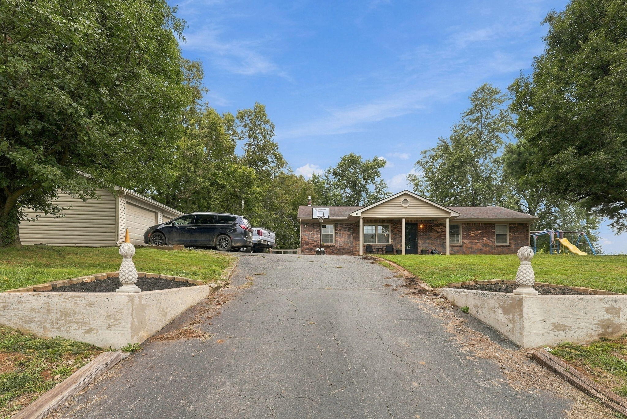 4245 Carpenter Pike Property Photo 6