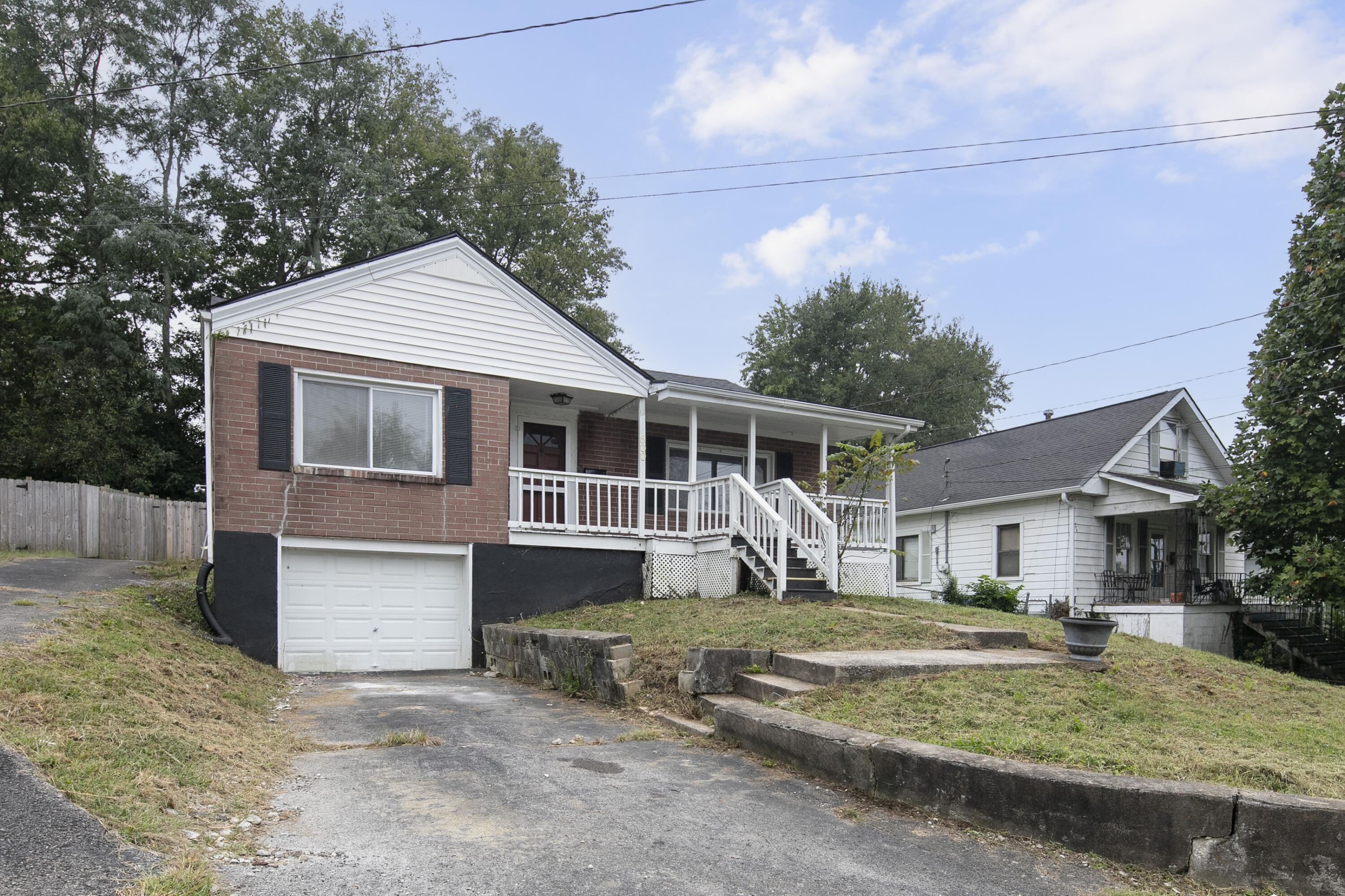 600 College Street Property Photo 2