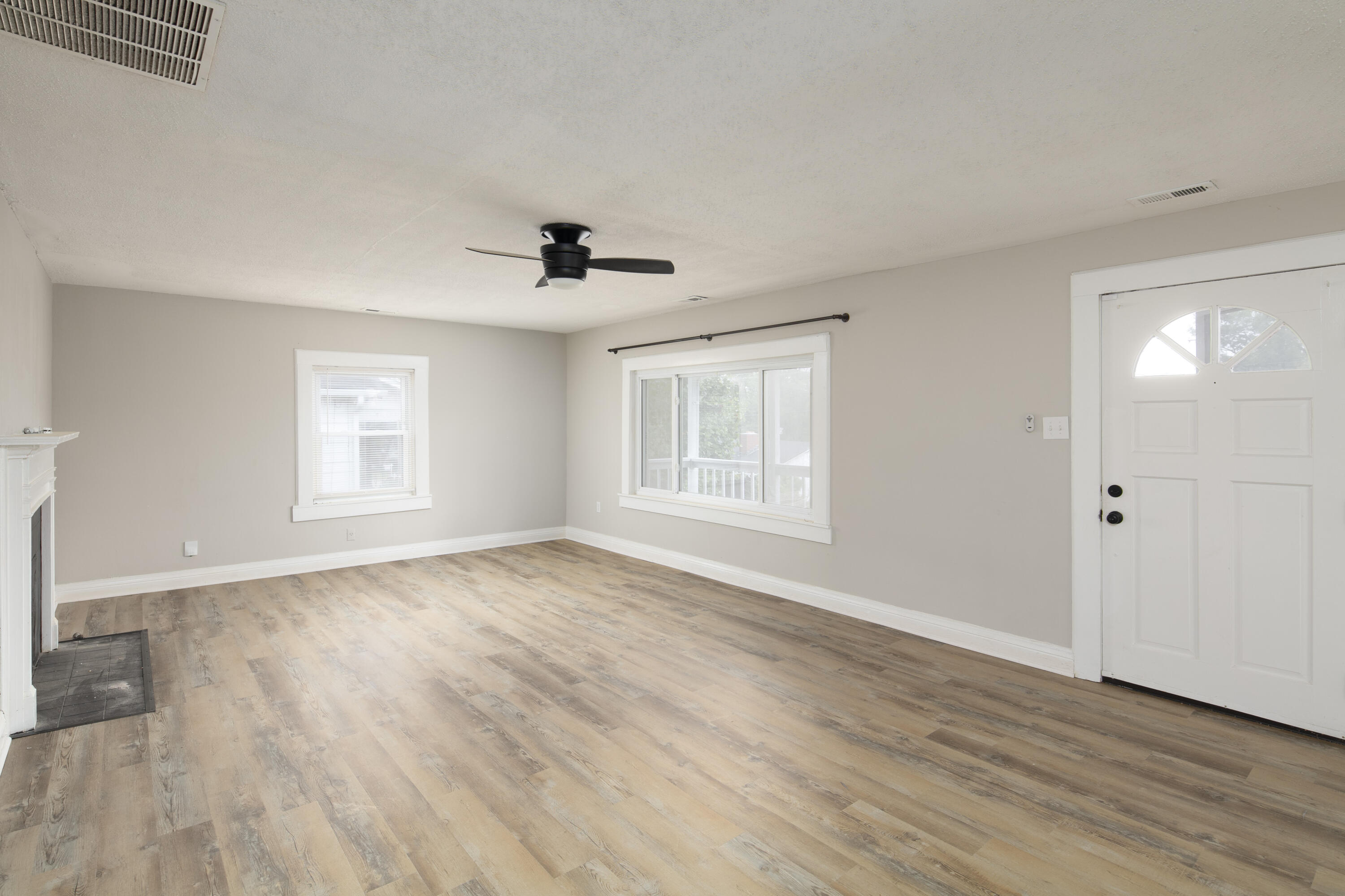600 College Street Property Photo 5