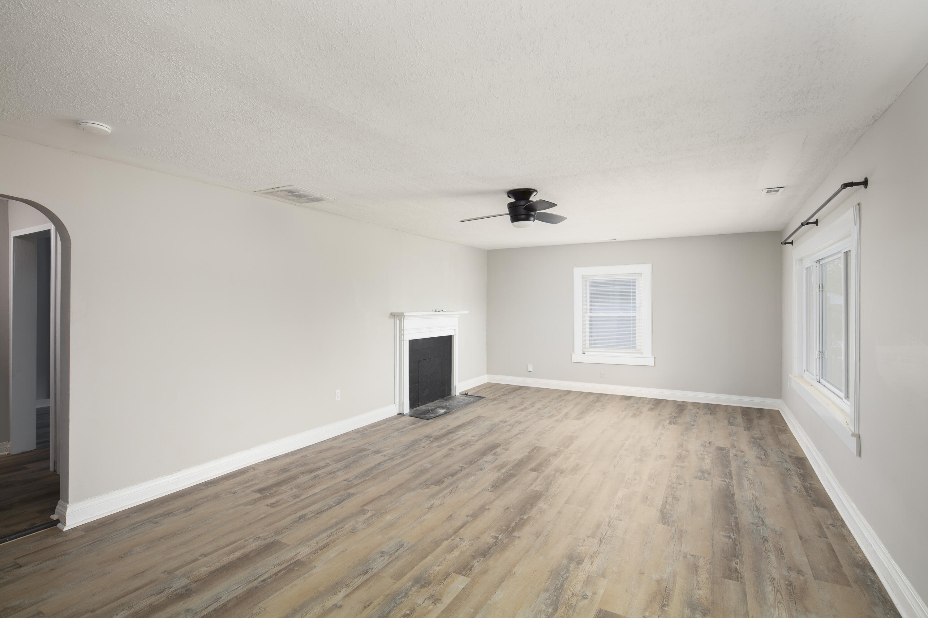 600 College Street Property Photo 6