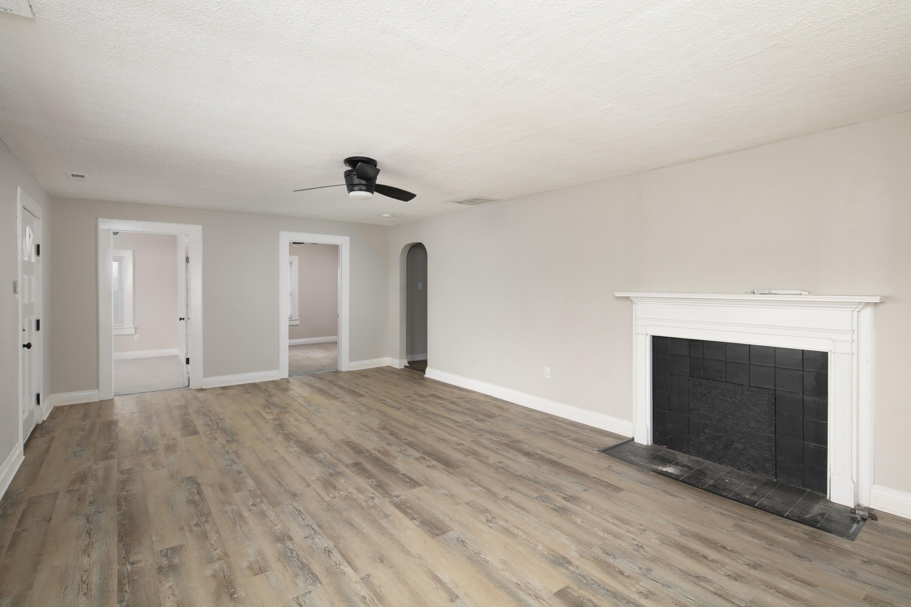 600 College Street Property Photo 7