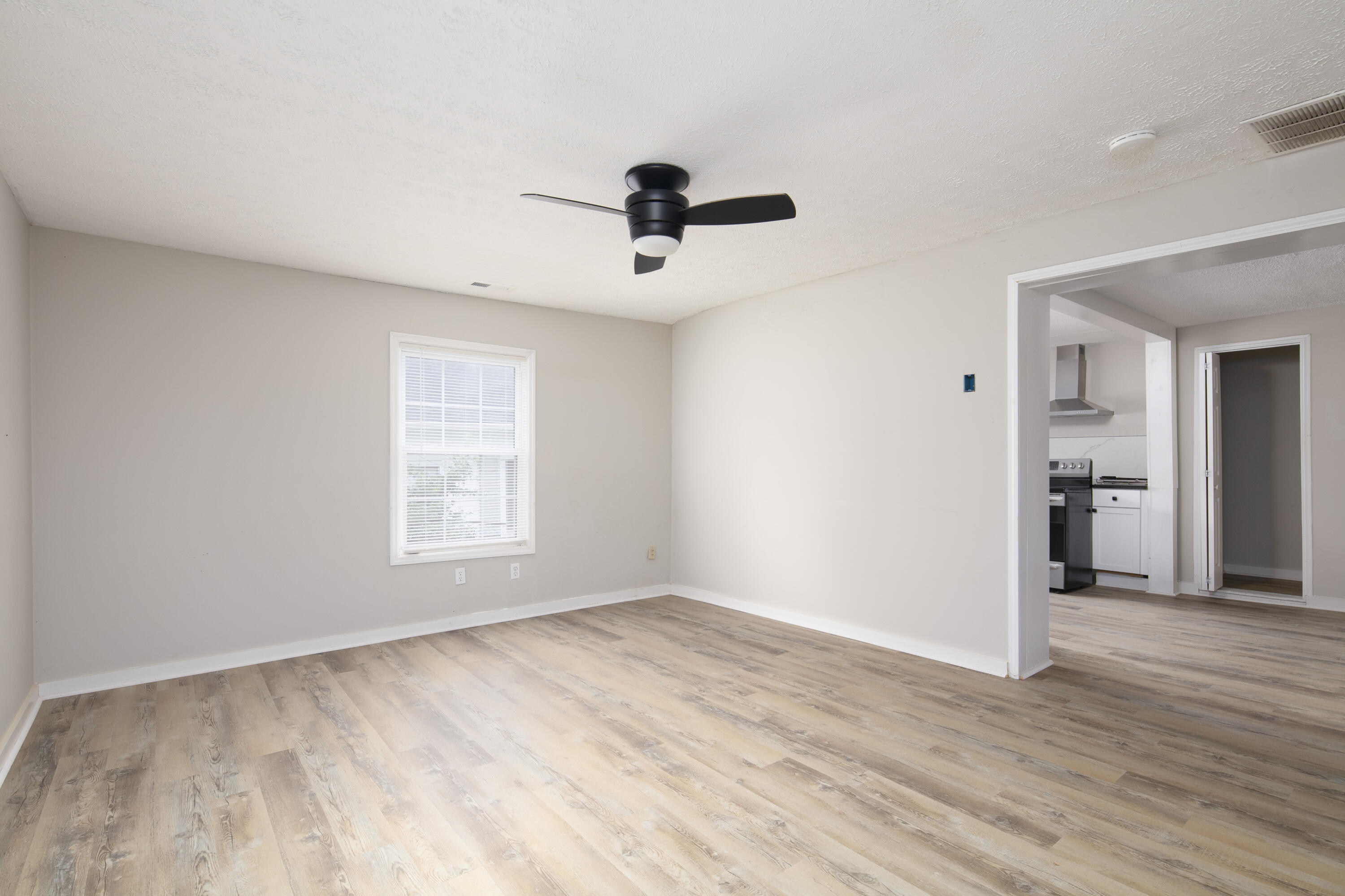 600 College Street Property Photo 14