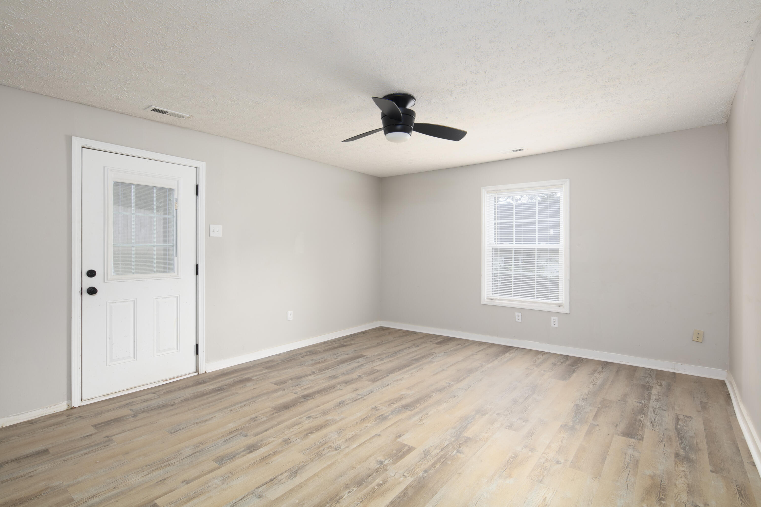 600 College Street Property Photo 15