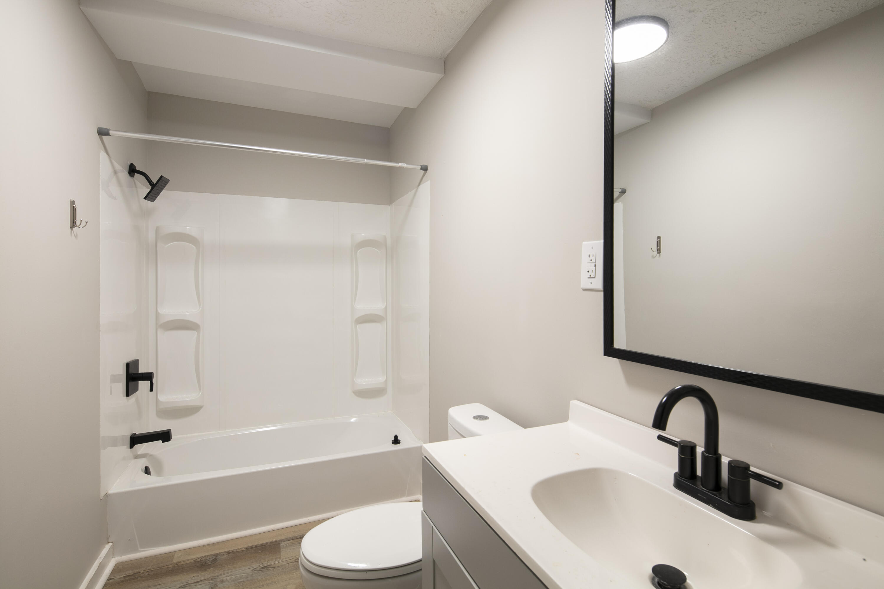 600 College Street Property Photo 18