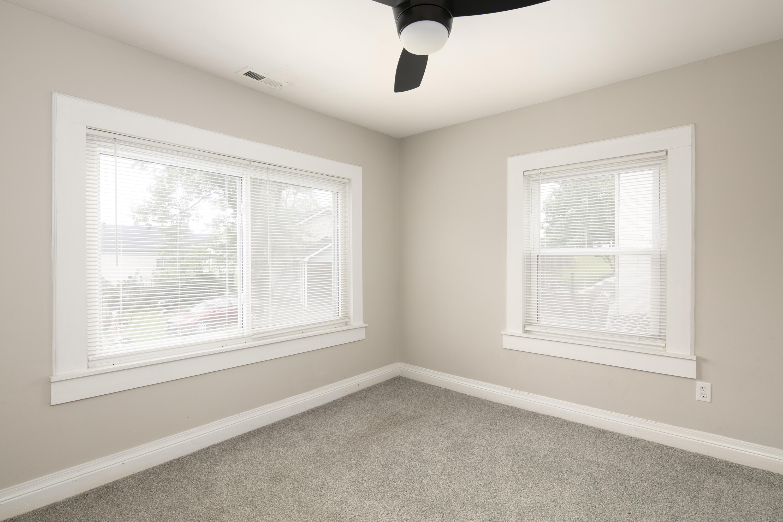 600 College Street Property Photo 20