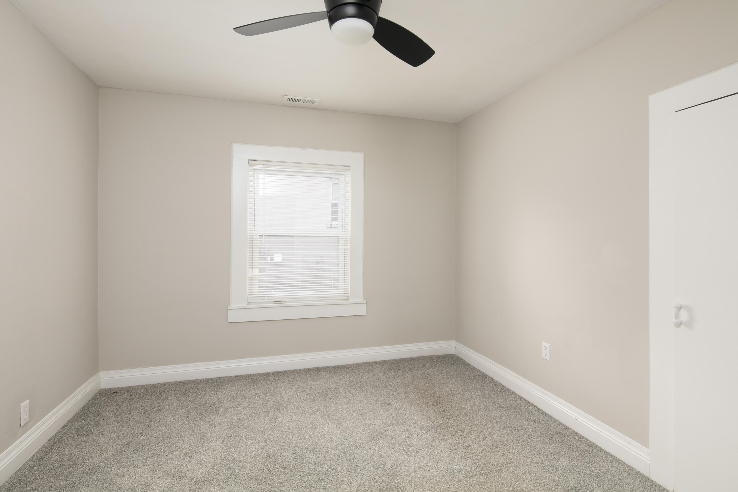 600 College Street Property Photo 22