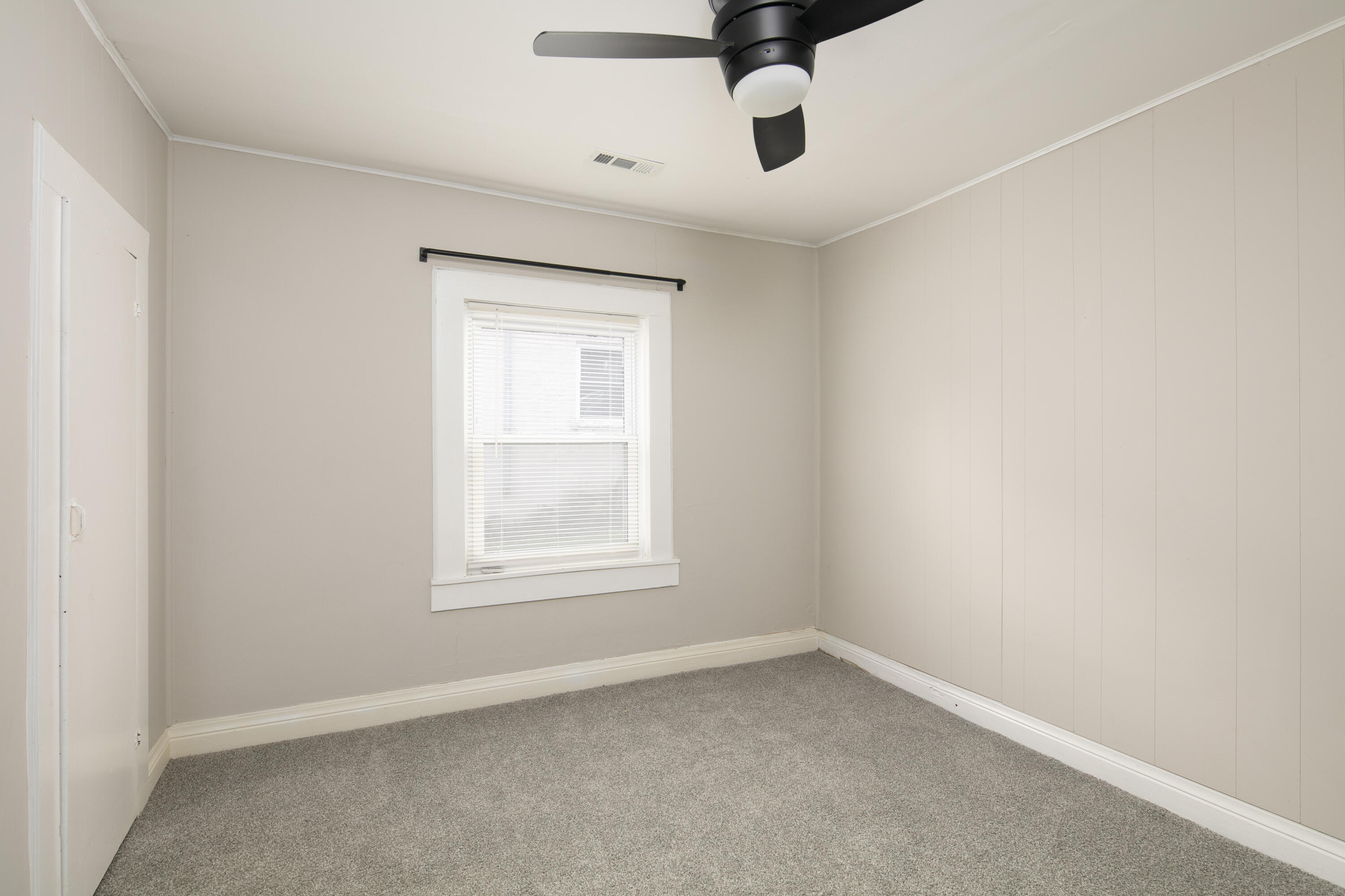 600 College Street Property Photo 24