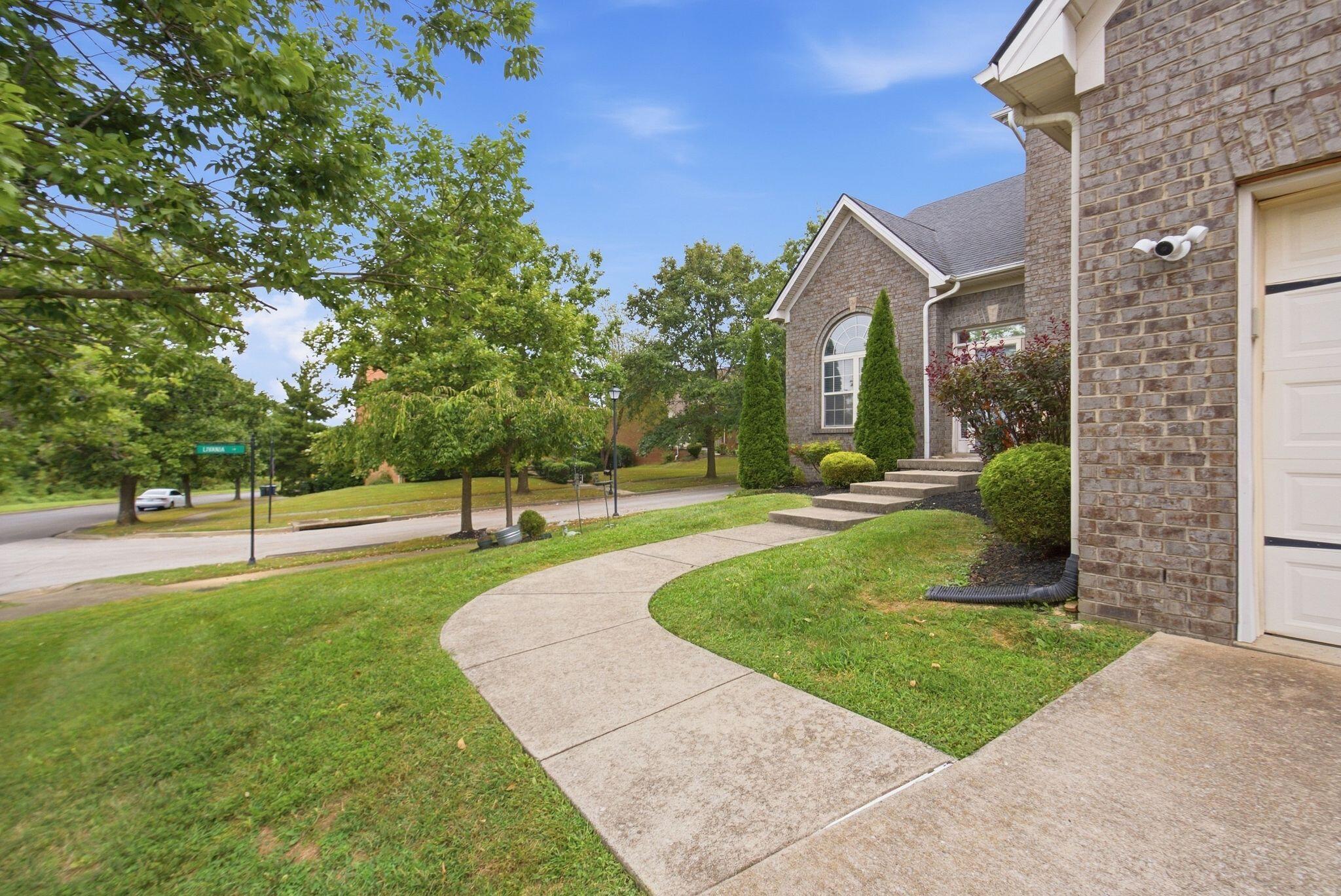 2784 Red Leaf Drive Property Photo 12