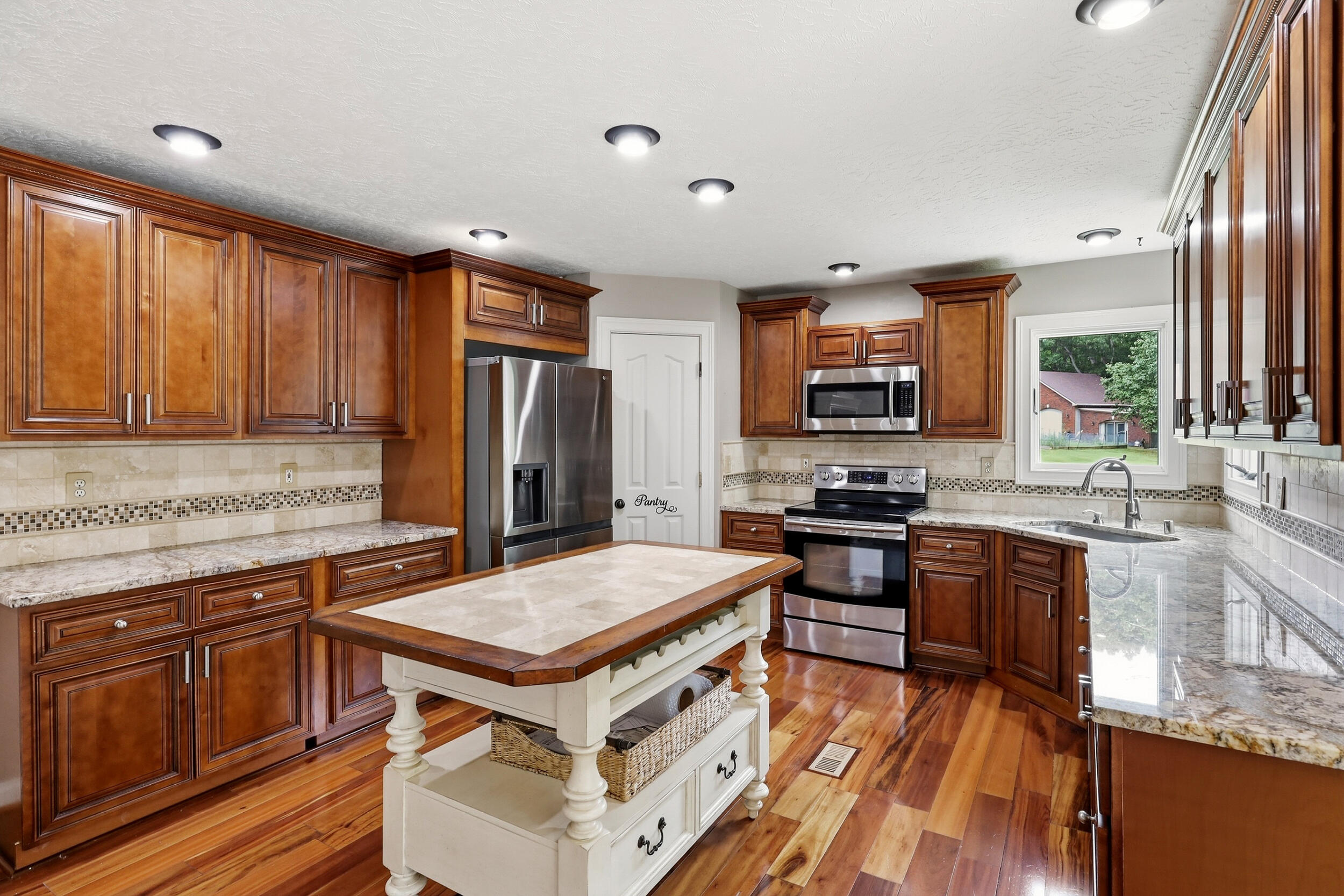 220 Sylvan Way Property Photo 12