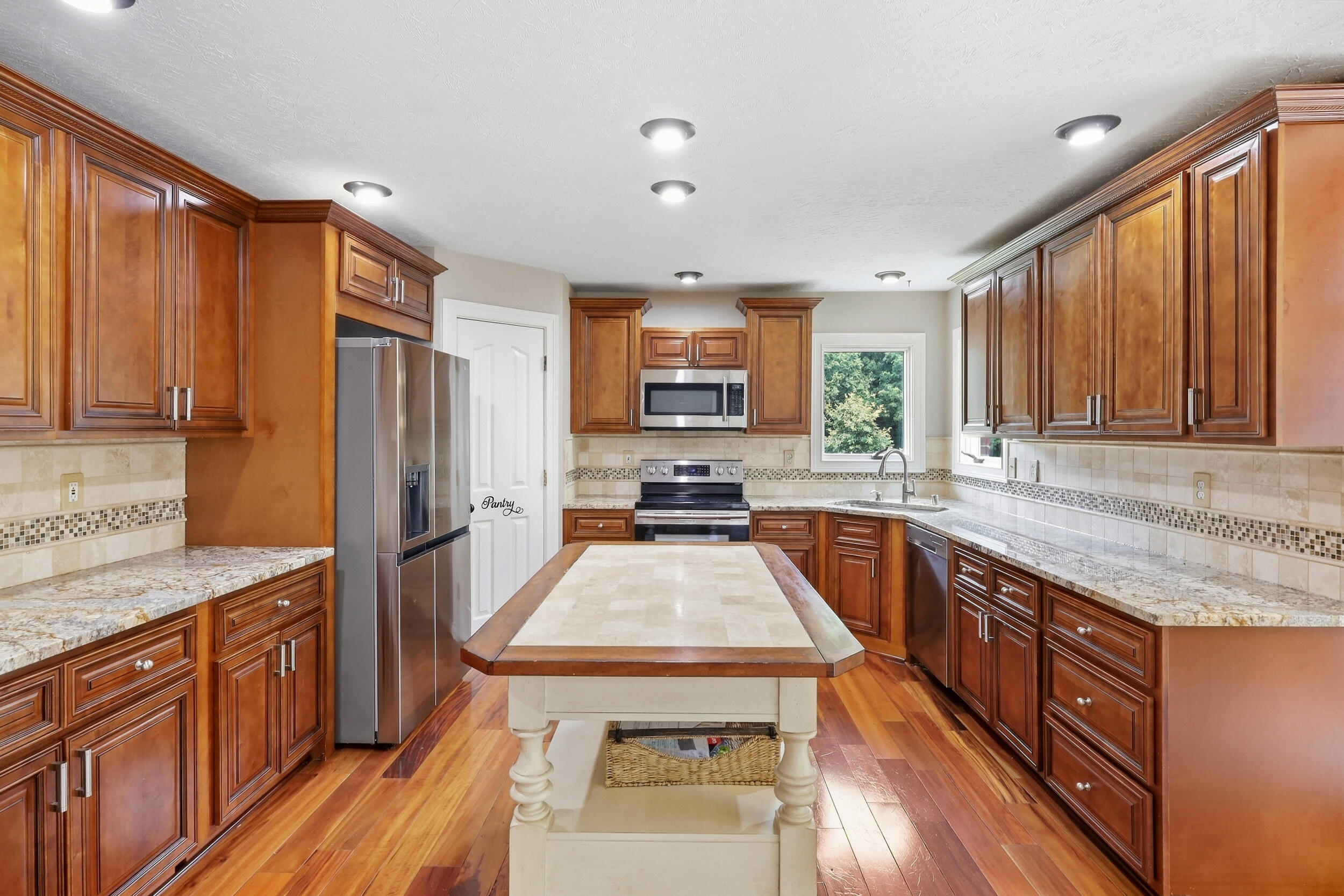 220 Sylvan Way Property Photo 14