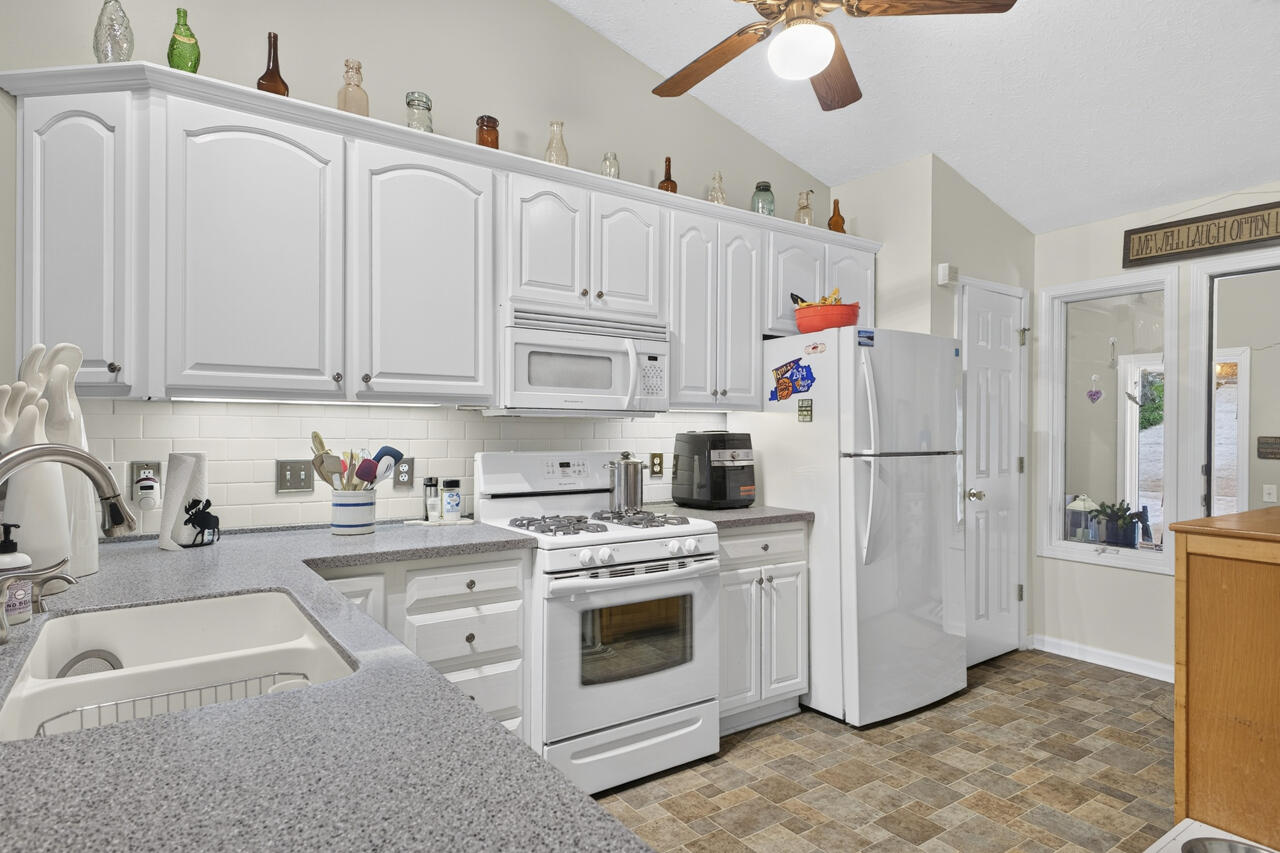 96 Bluebird Hollow Property Photo 4
