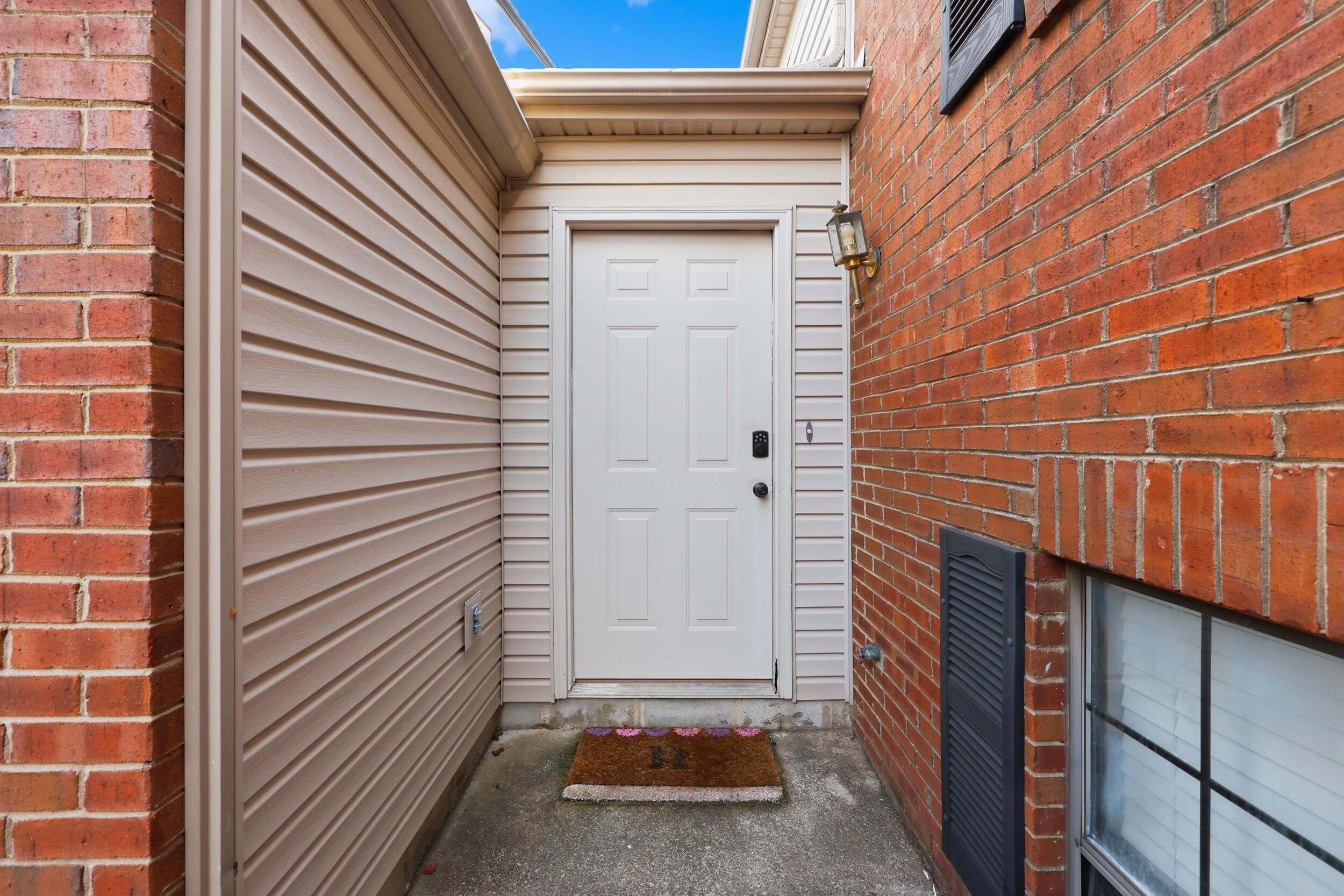 3633 Squires Woods Way Property Photo 4