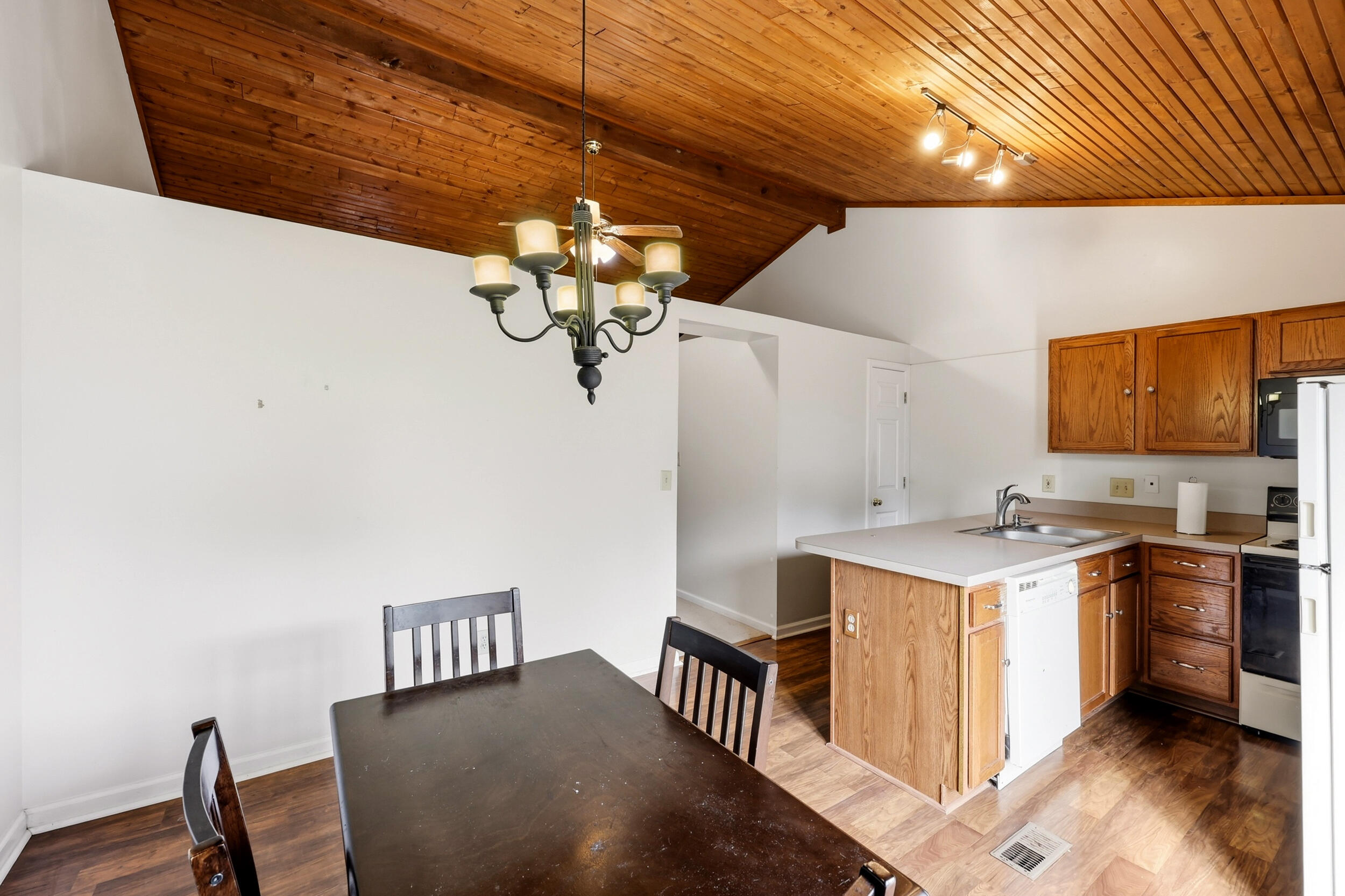 3633 Squires Woods Way Property Photo 11