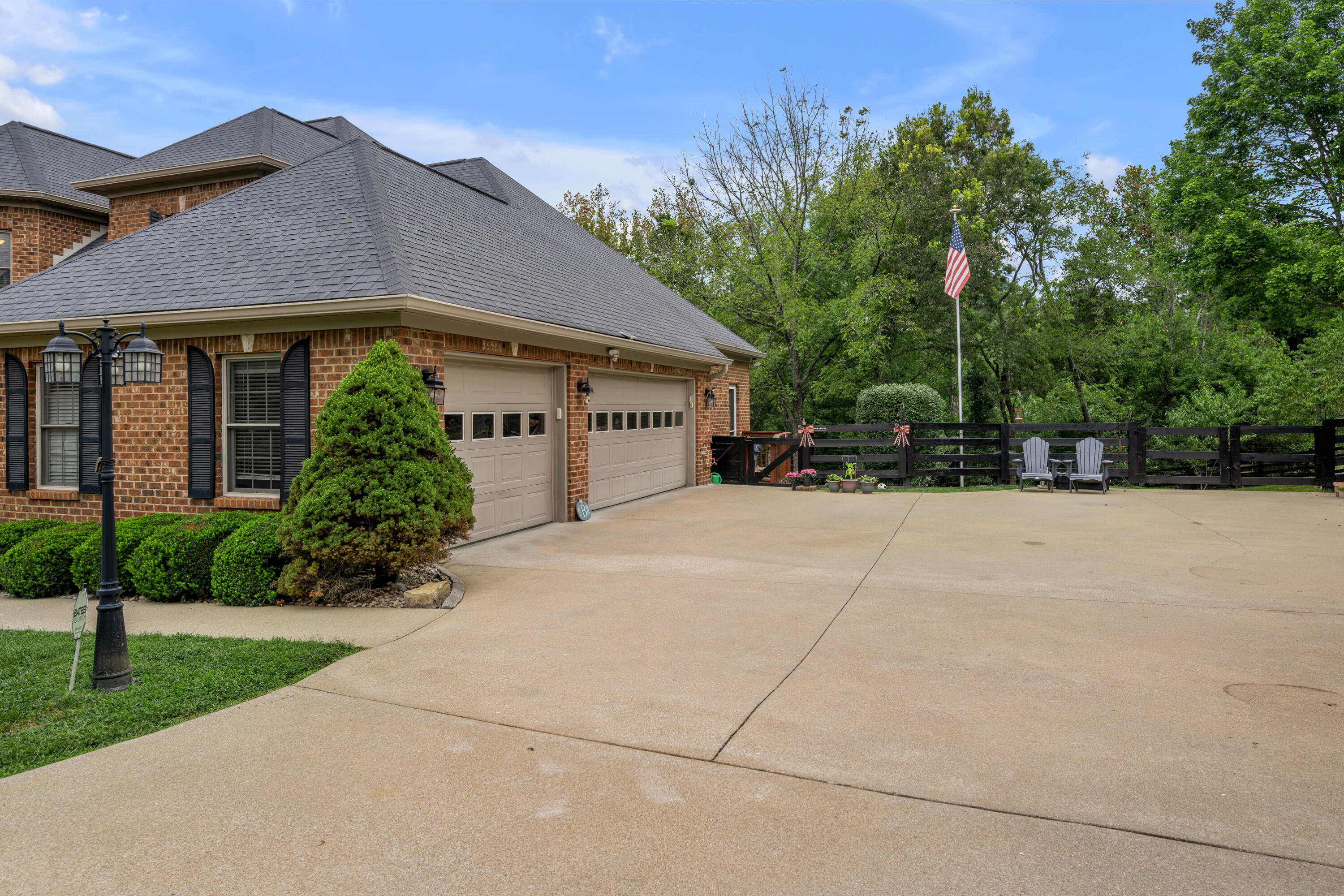 589 Avawam Drive Property Photo 11