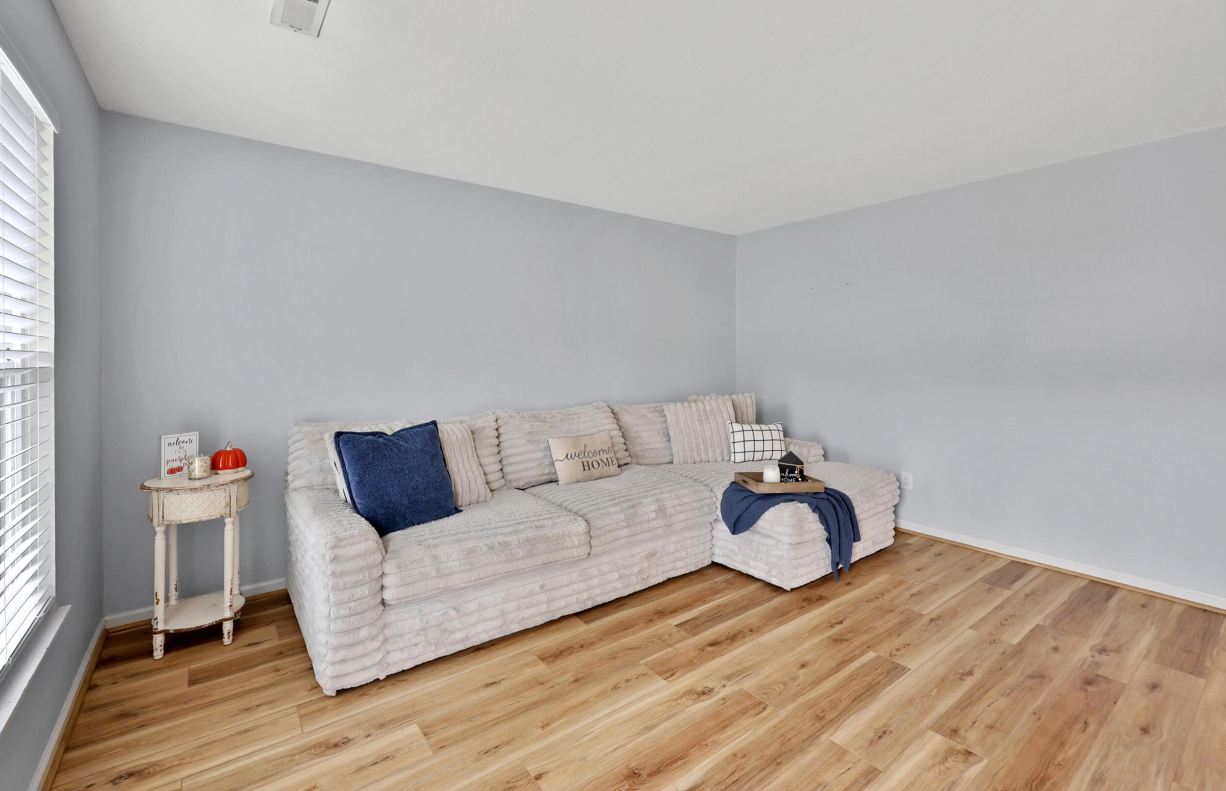 104 Winning Colors Property Photo 3