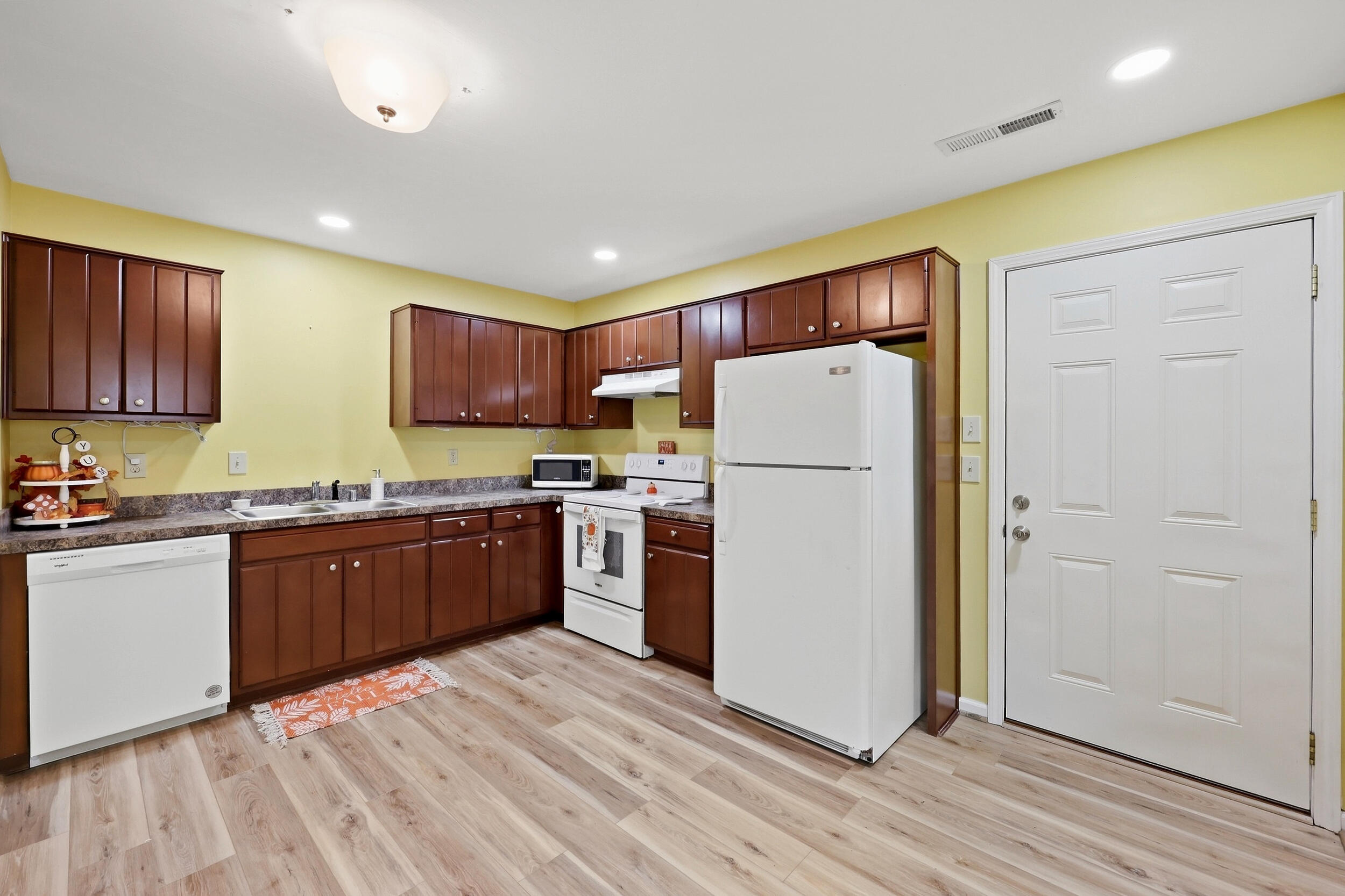 104 Winning Colors Property Photo 7