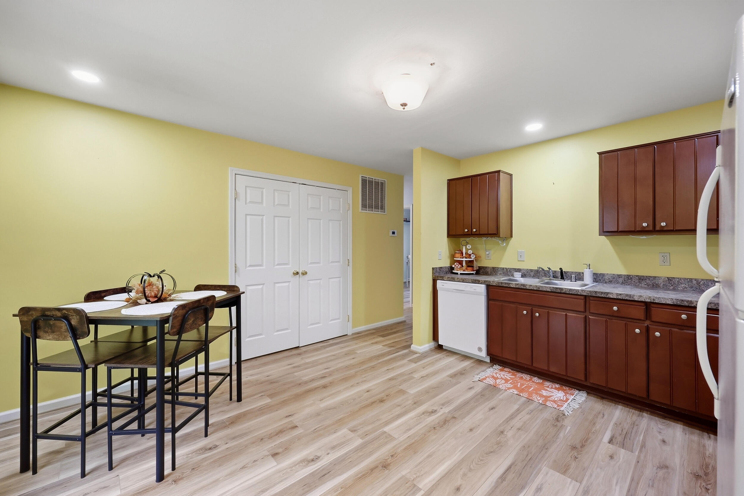 104 Winning Colors Property Photo 9