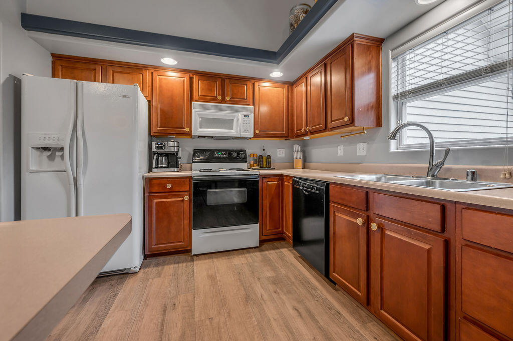 717 Rambling Creek Drive Property Photo 4