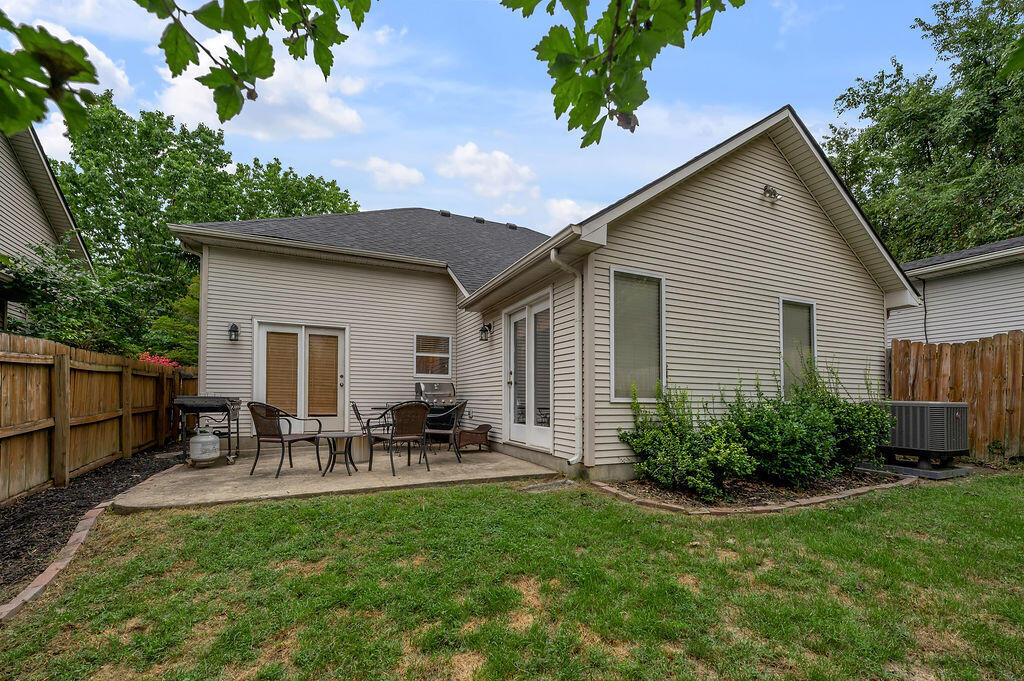 717 Rambling Creek Drive Property Photo 5
