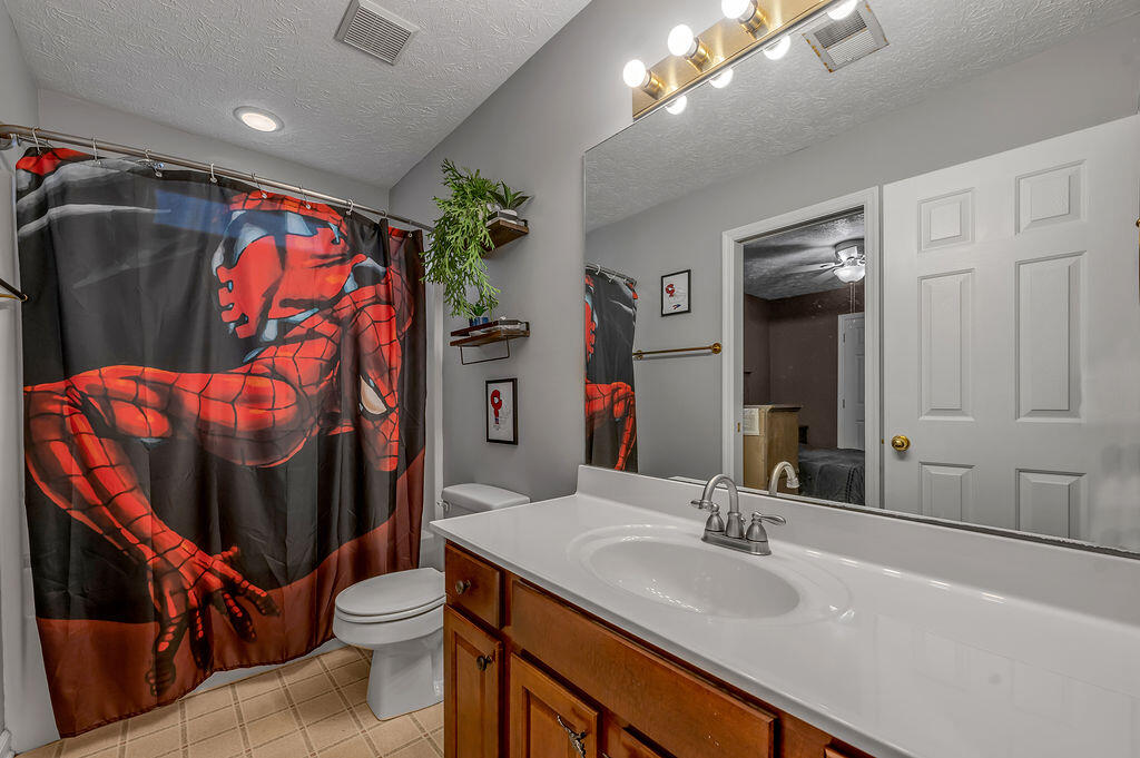 717 Rambling Creek Drive Property Photo 10
