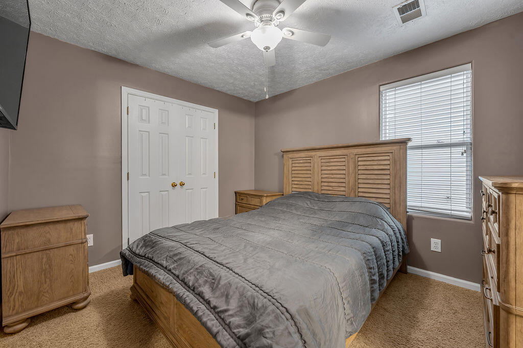 717 Rambling Creek Drive Property Photo 11