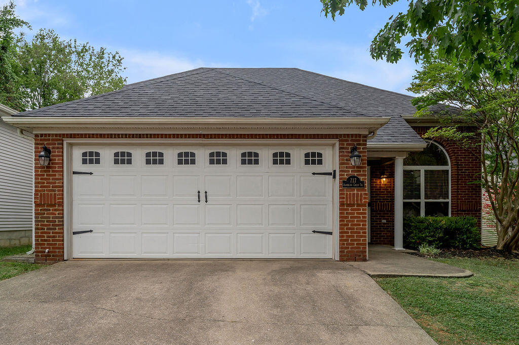 717 Rambling Creek Drive Property Photo 16