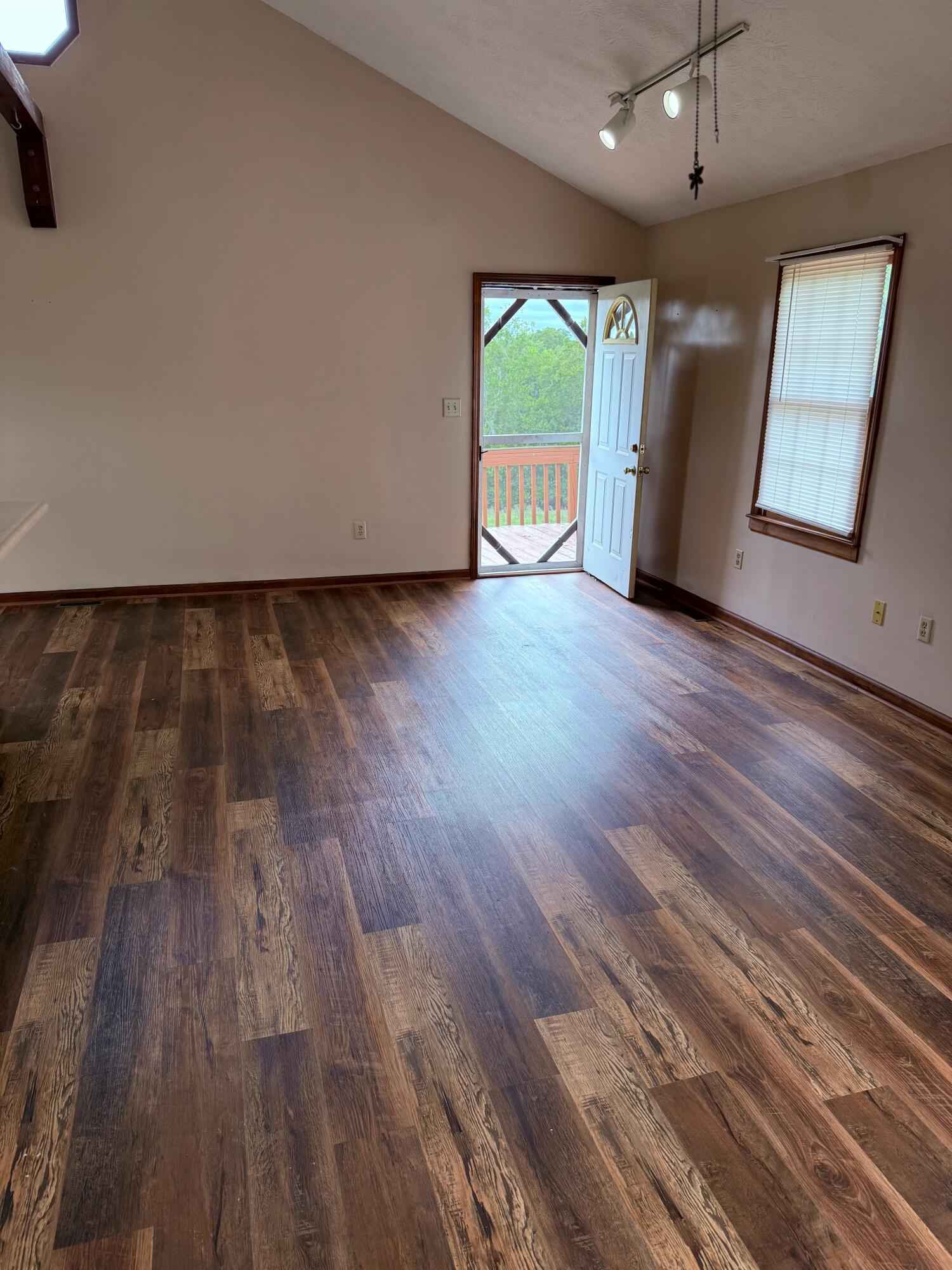583 Crutcher Pike Property Photo 2