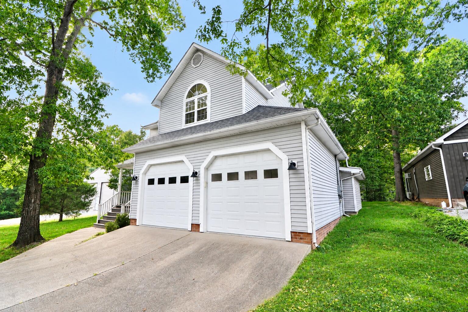 139 Sir Rogers Drive Property Photo 2
