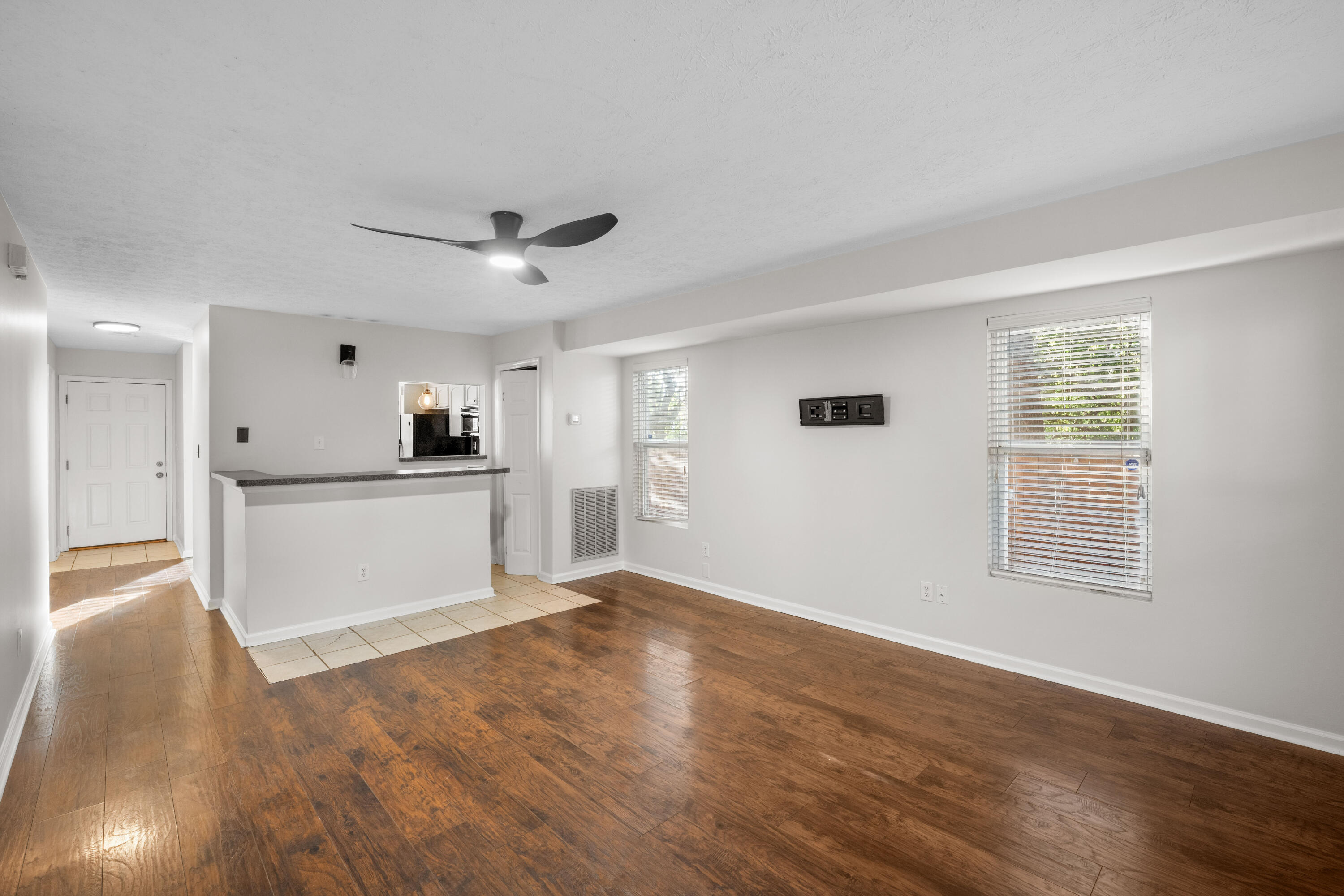 841 W Maxwell Street Property Photo 3