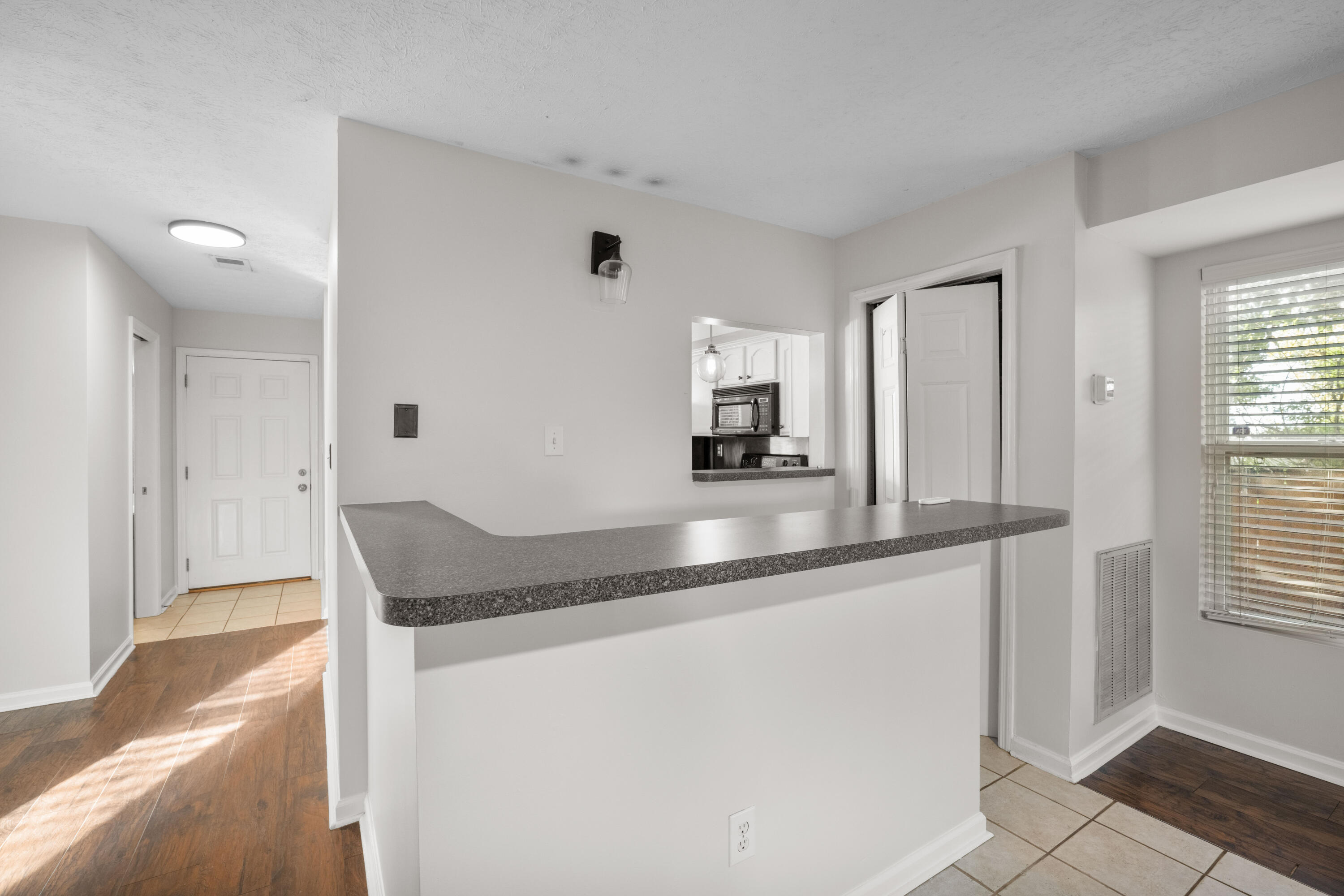 841 W Maxwell Street Property Photo 8