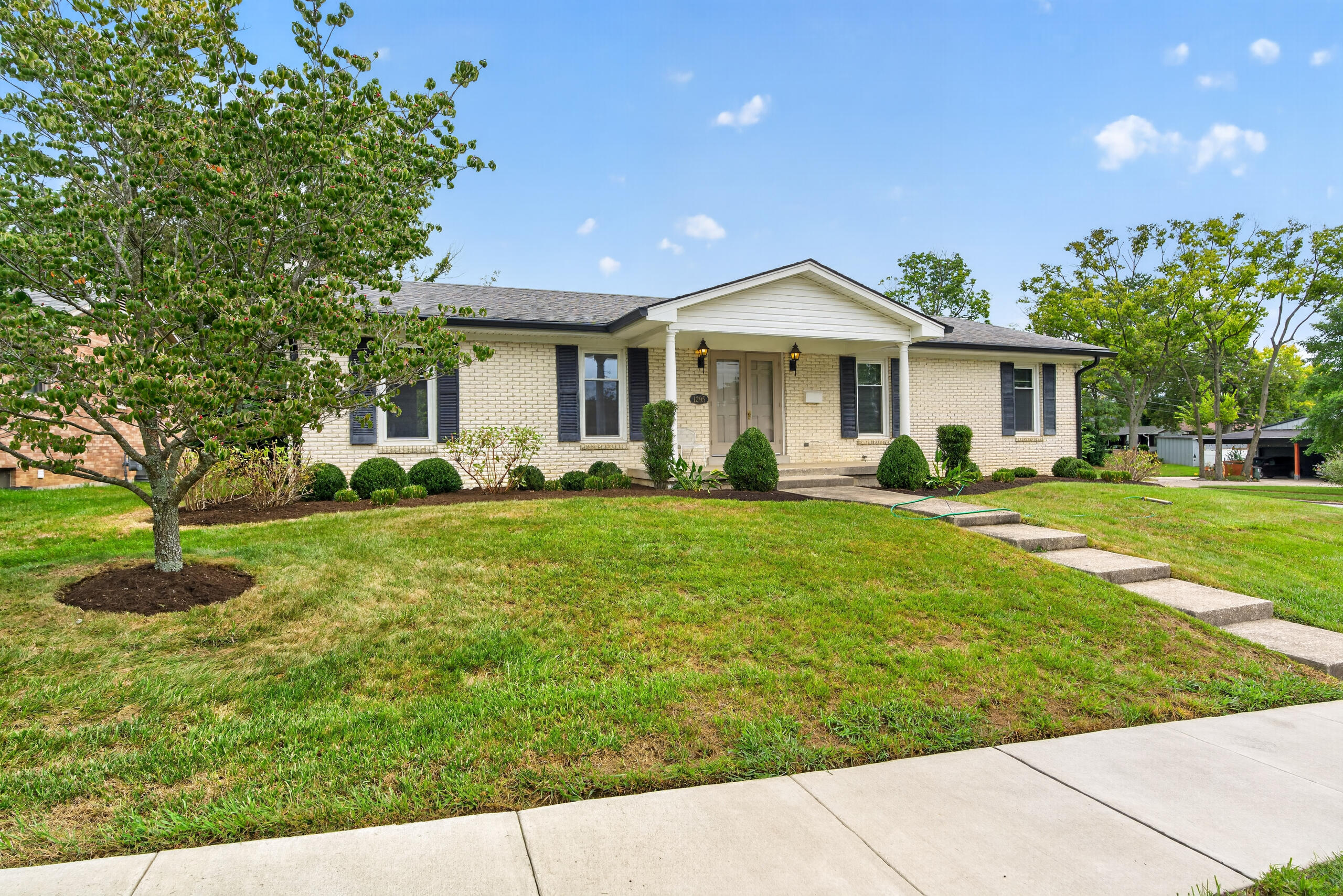 1295 Oaklawn Park Property Photo 2