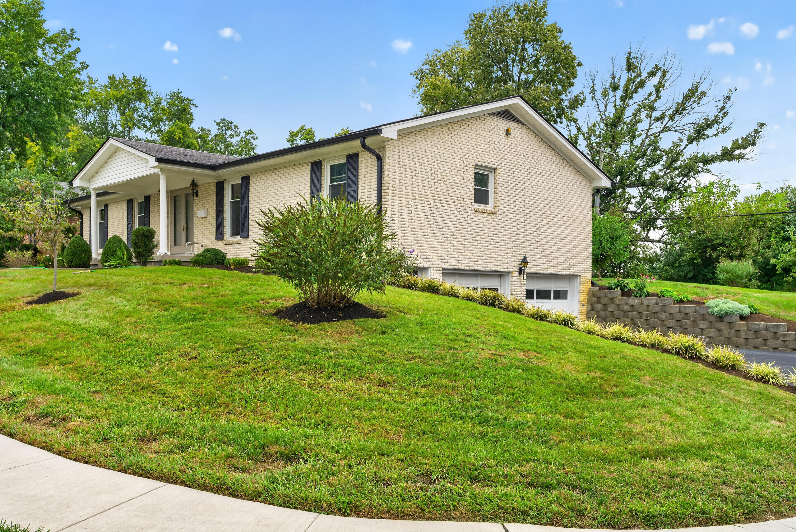 1295 Oaklawn Park Property Photo 3