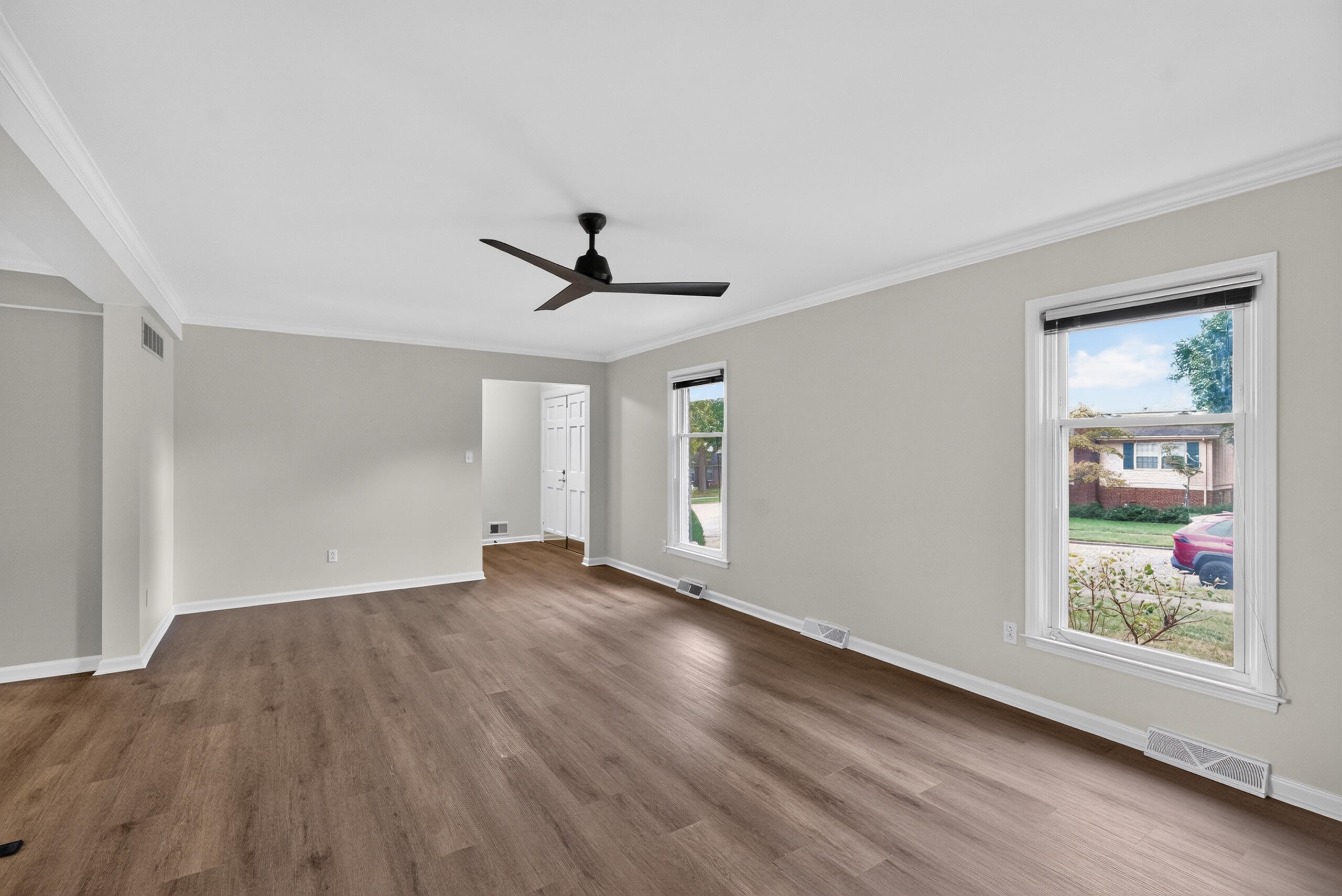 1295 Oaklawn Park Property Photo 8