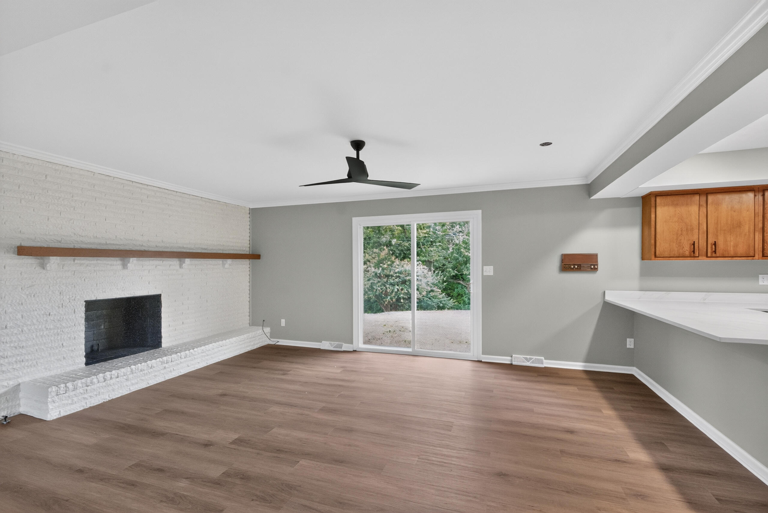 1295 Oaklawn Park Property Photo 9
