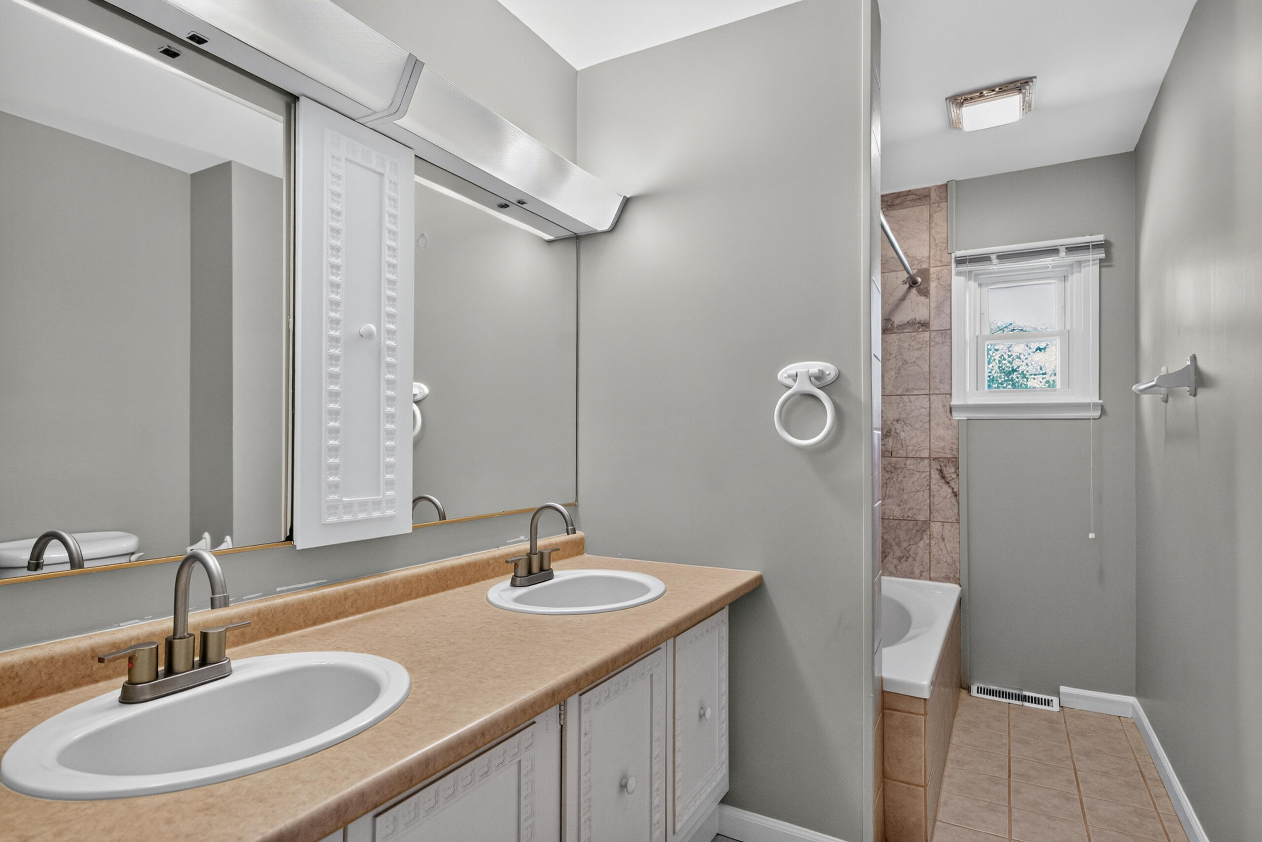 1295 Oaklawn Park Property Photo 16