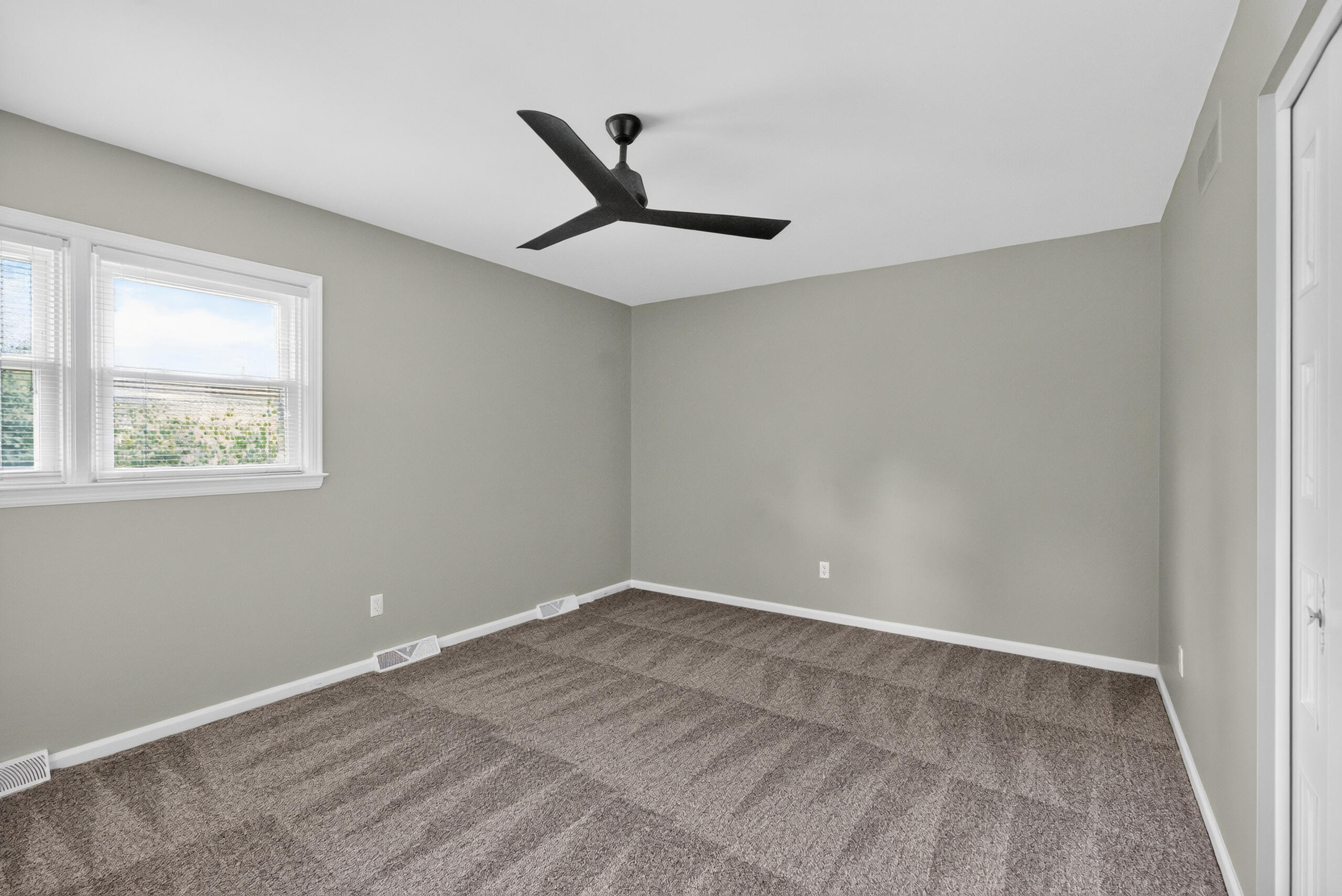 1295 Oaklawn Park Property Photo 18