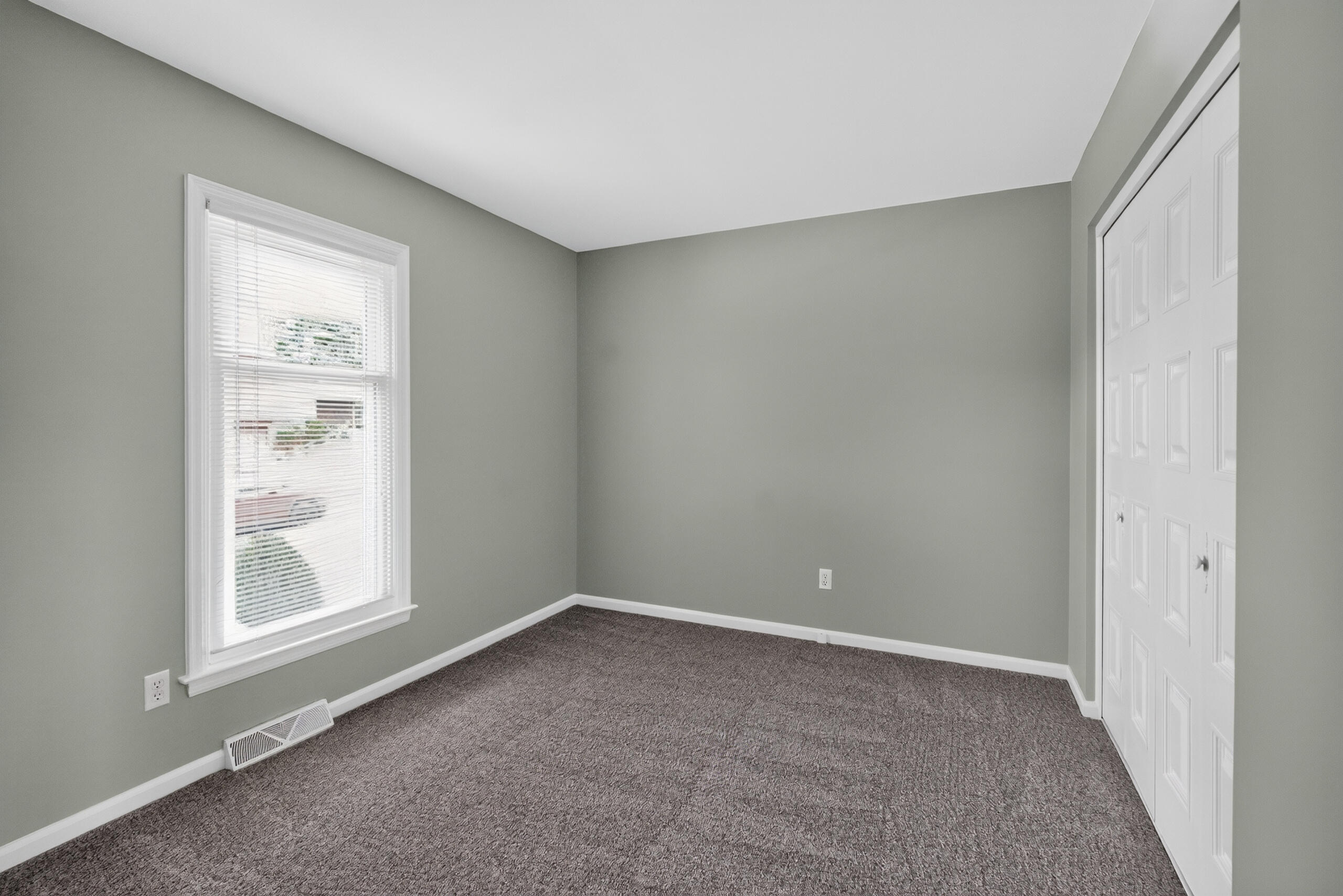 1295 Oaklawn Park Property Photo 23