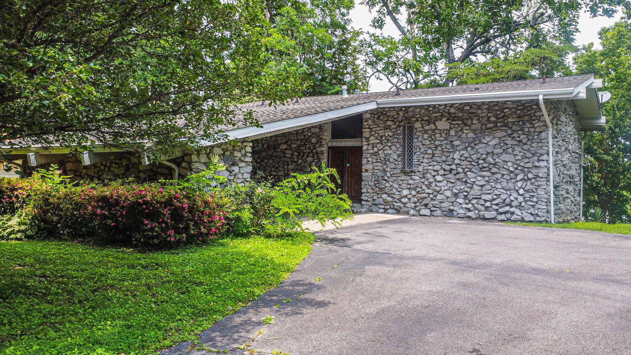 1135 Tenne-vue Drive Property Photo 1
