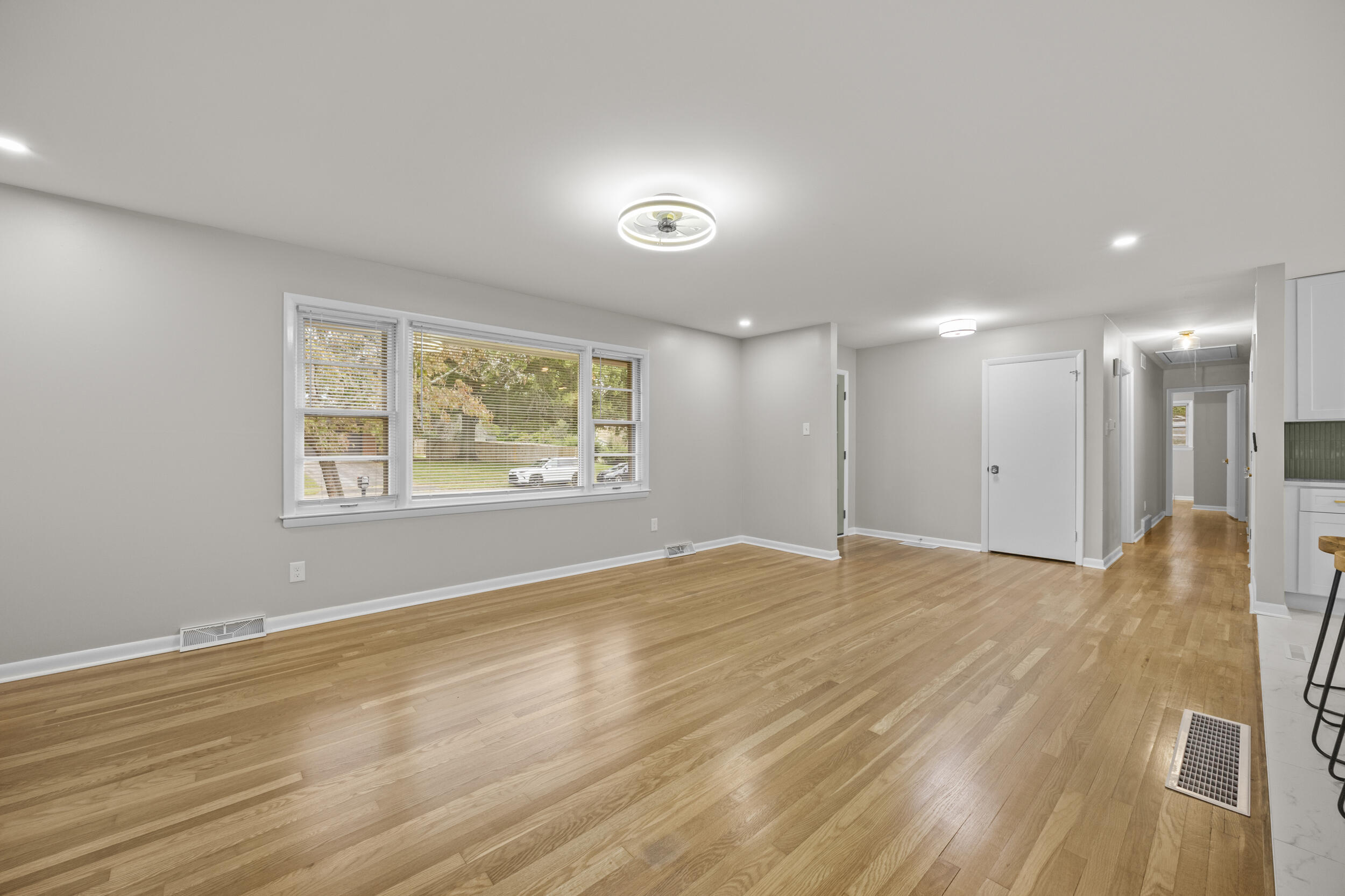 3272 Saxon Drive Property Photo 11