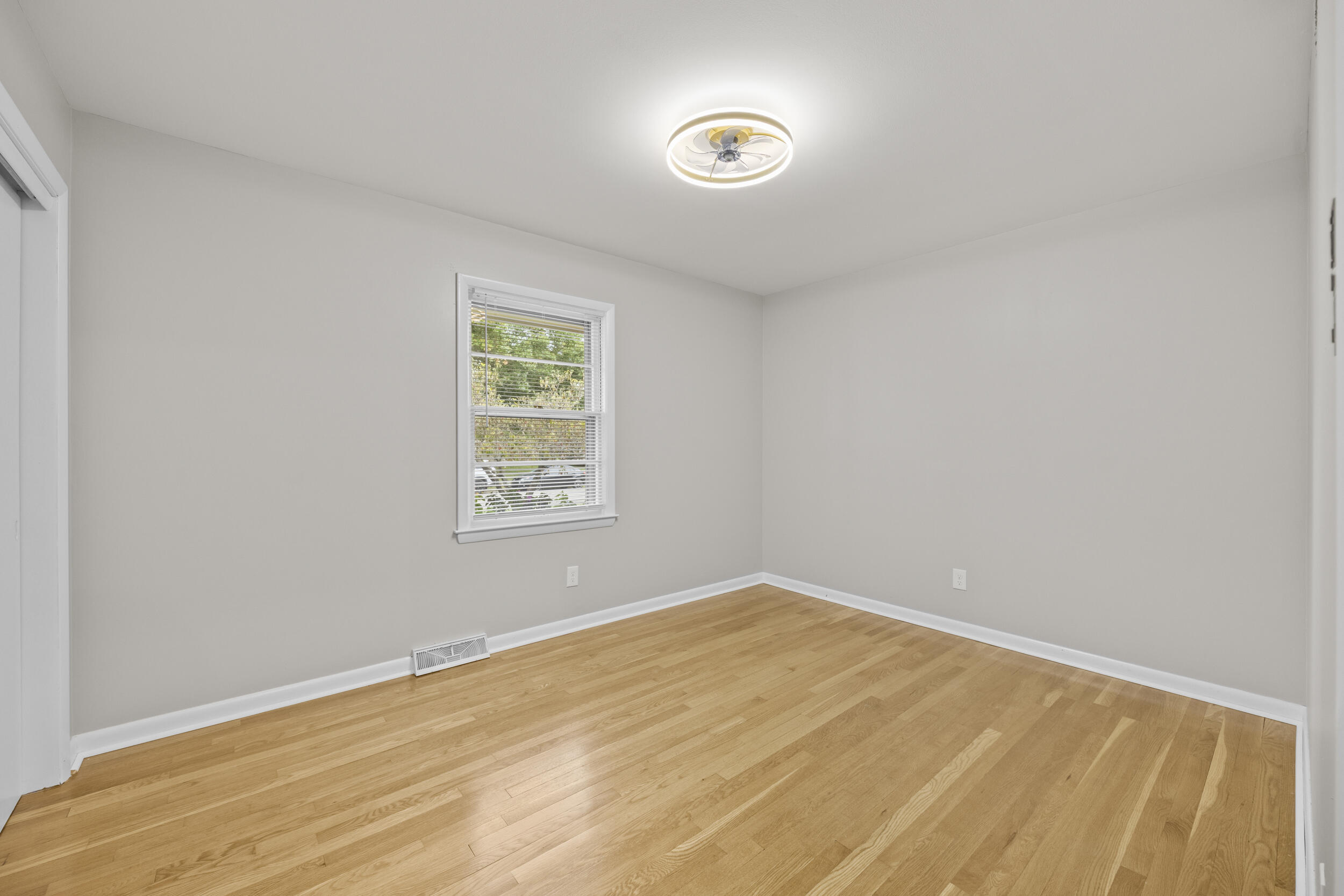 3272 Saxon Drive Property Photo 27