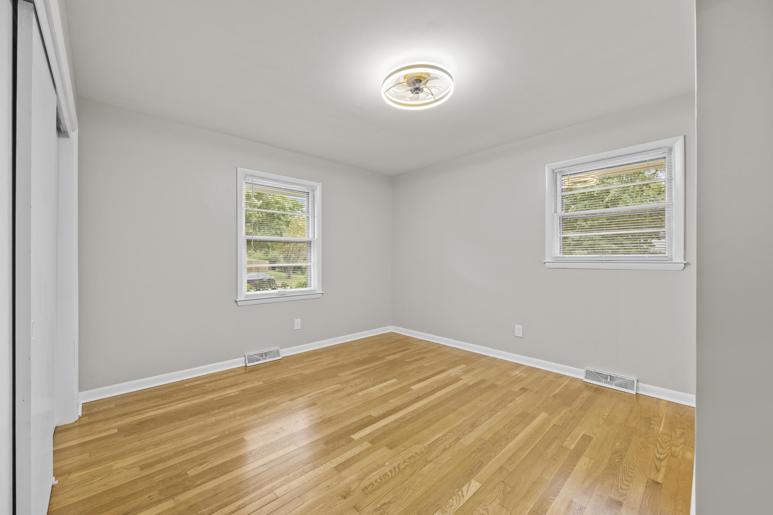3272 Saxon Drive Property Photo 32