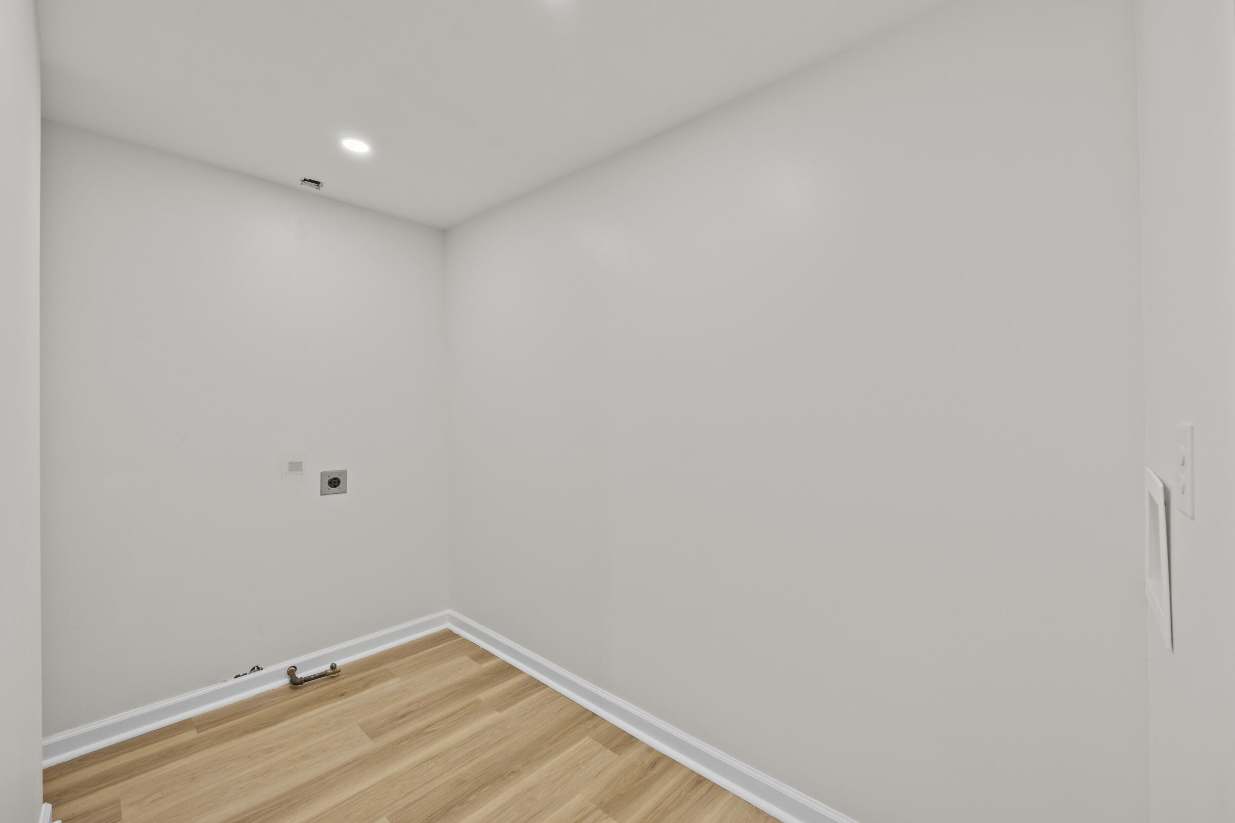 3272 Saxon Drive Property Photo 48