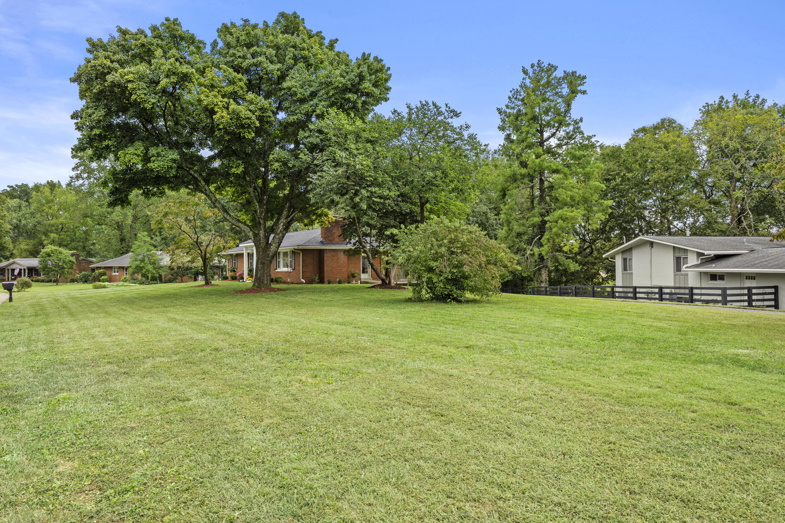 3272 Saxon Drive Property Photo 55