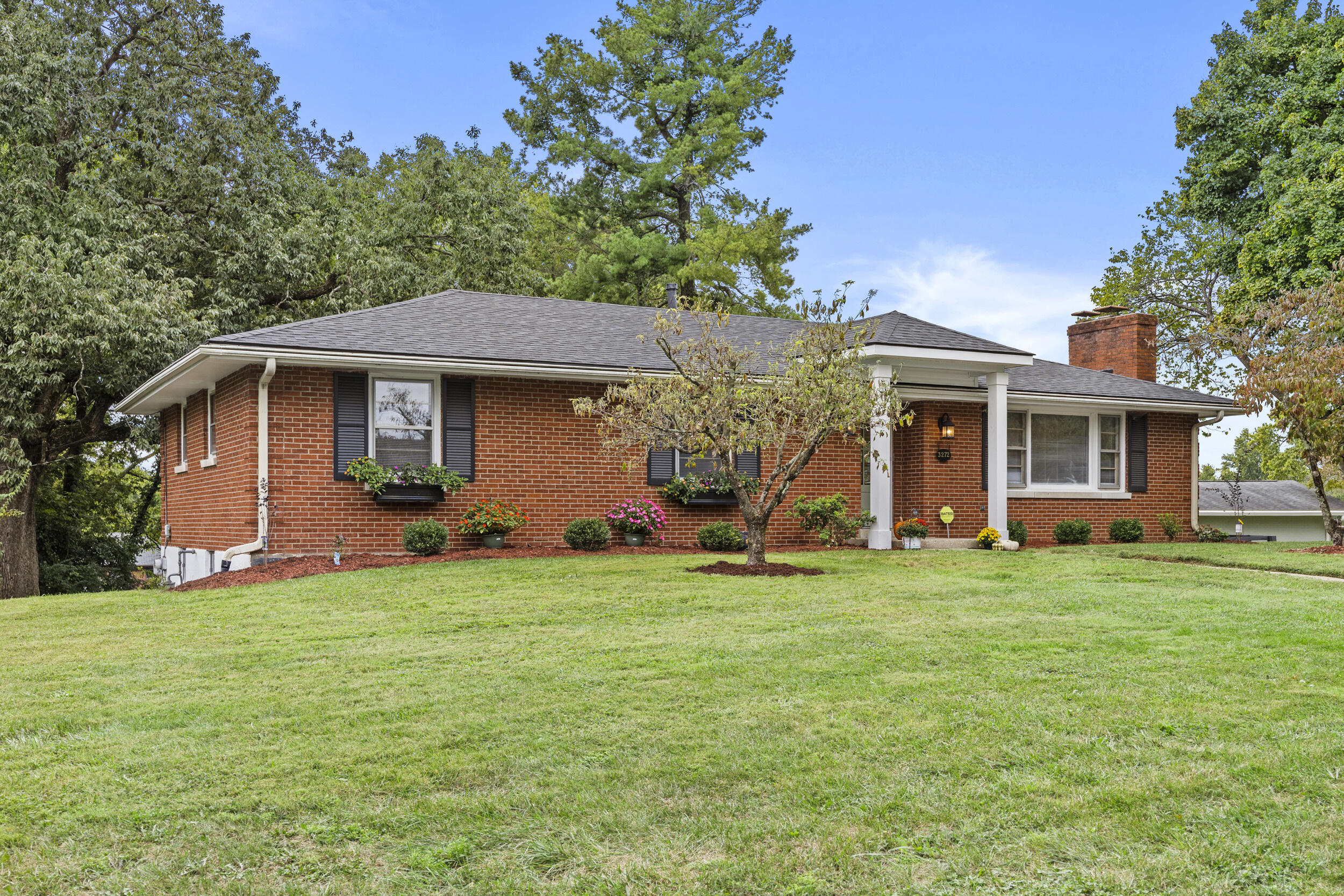 3272 Saxon Drive Property Photo 61